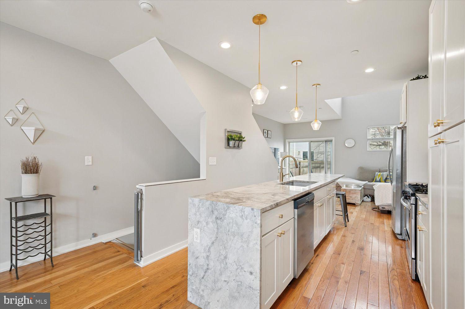 EAST KENSINGTON - Residential