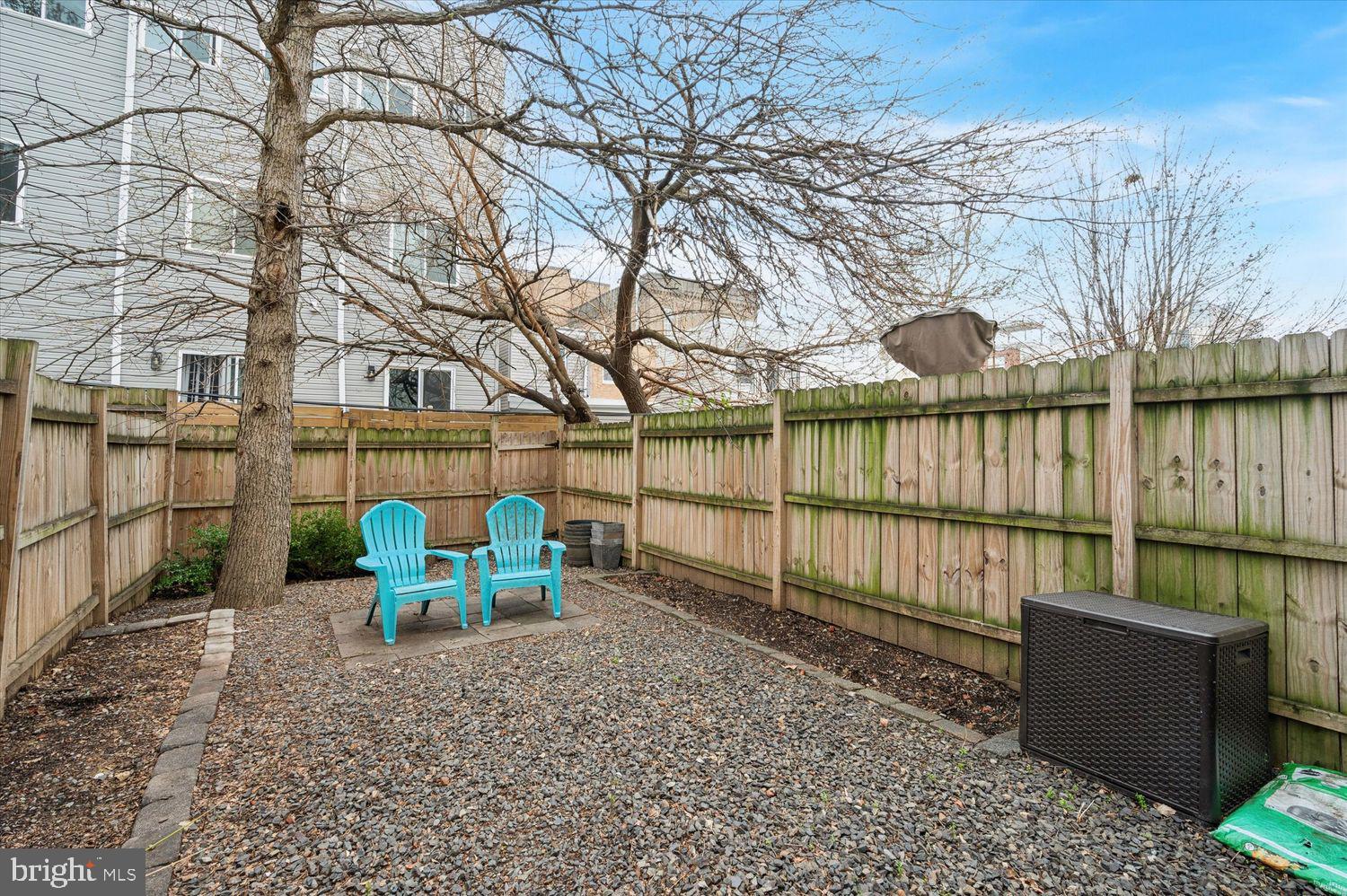 EAST KENSINGTON - Residential