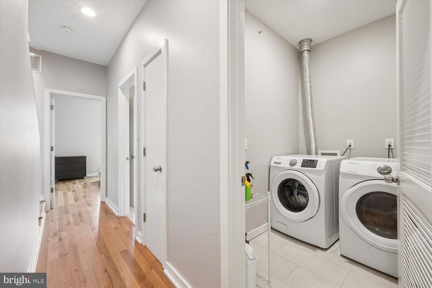 EAST KENSINGTON - Residential