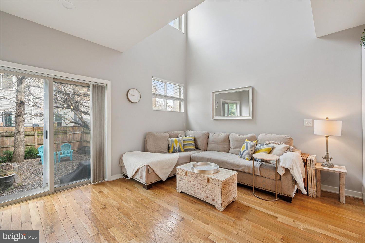 EAST KENSINGTON - Residential