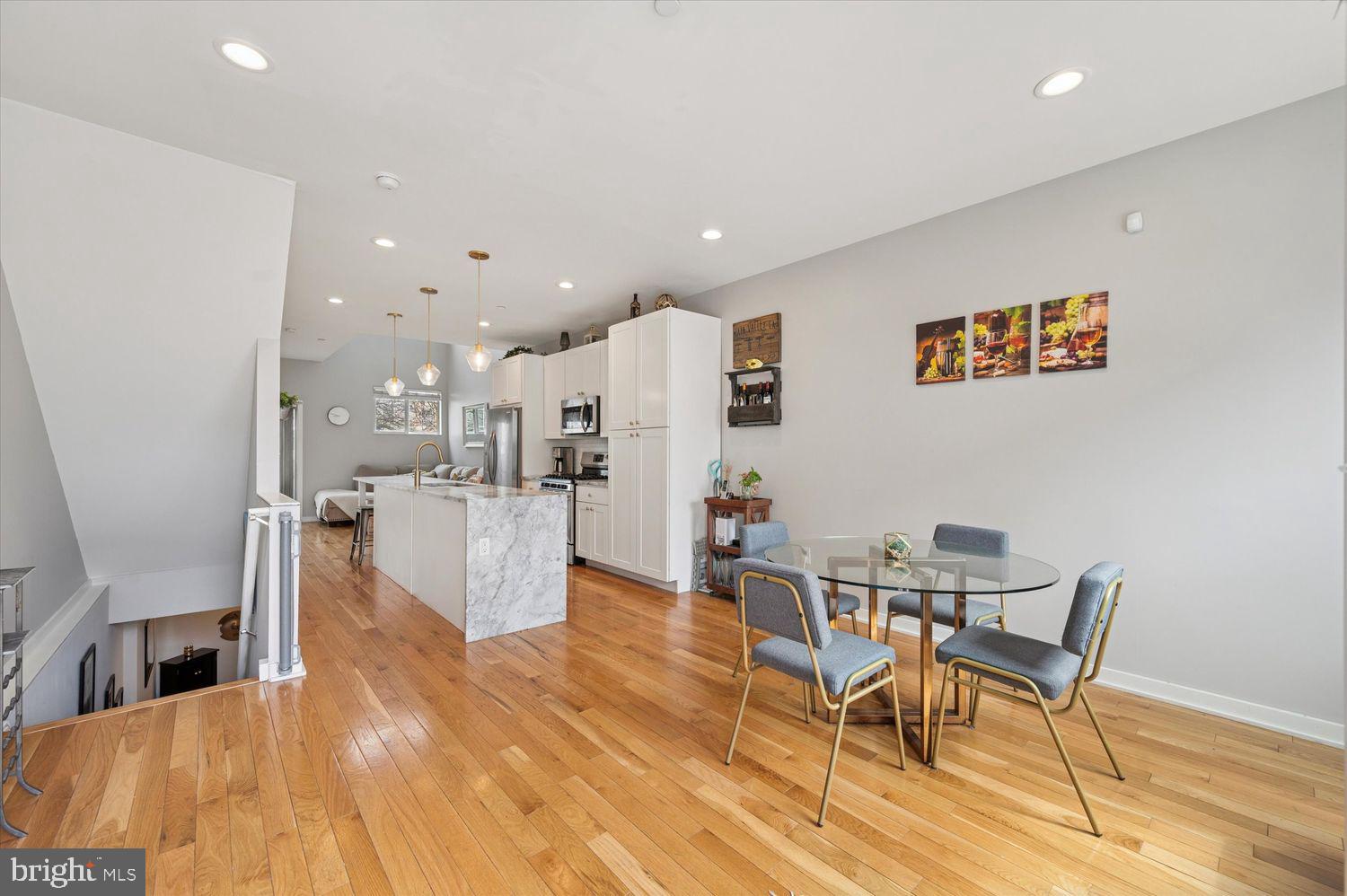 EAST KENSINGTON - Residential