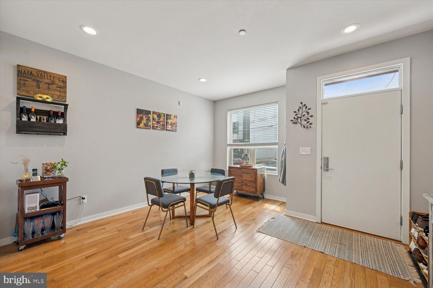 EAST KENSINGTON - Residential