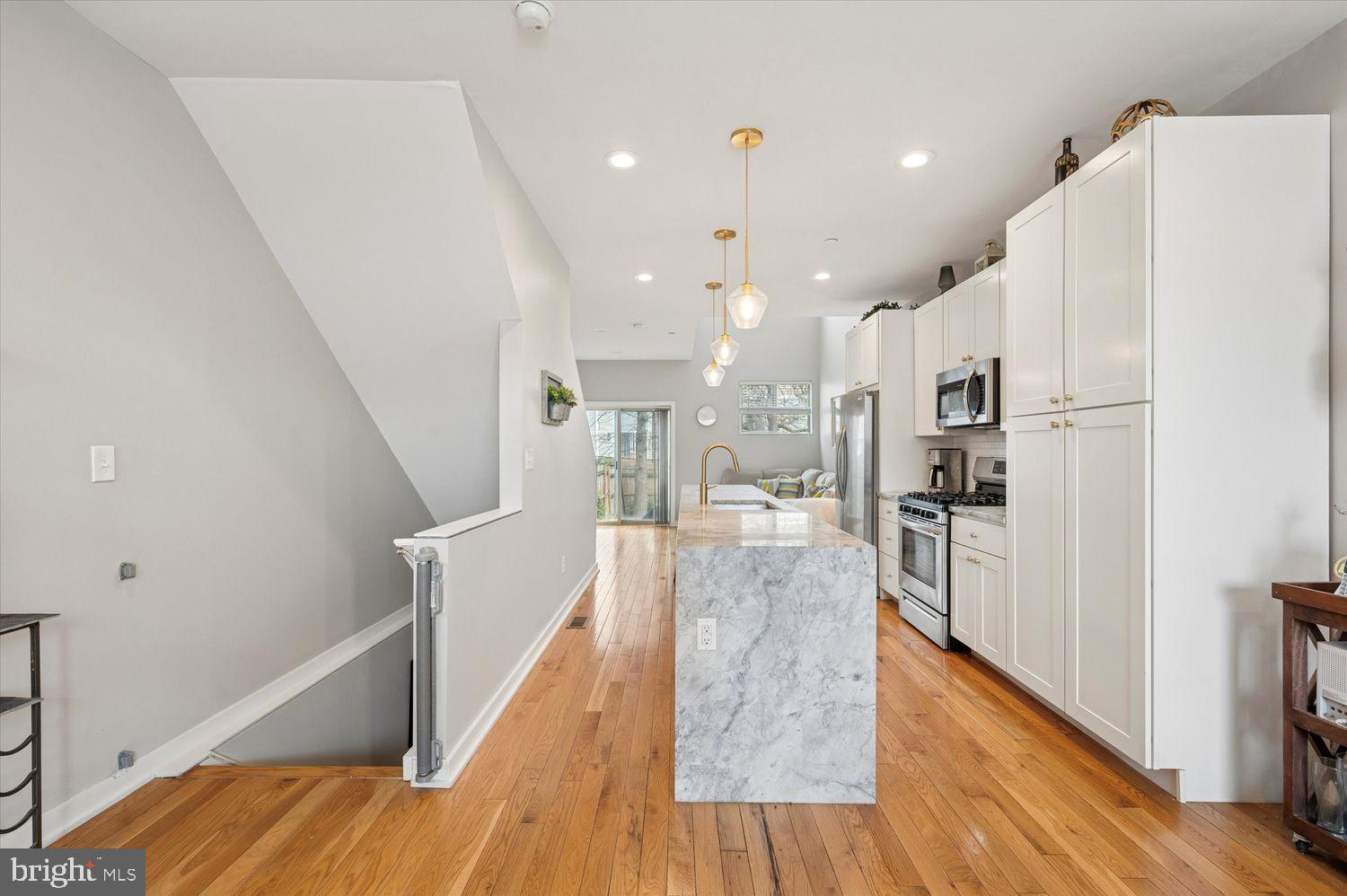 EAST KENSINGTON - Residential