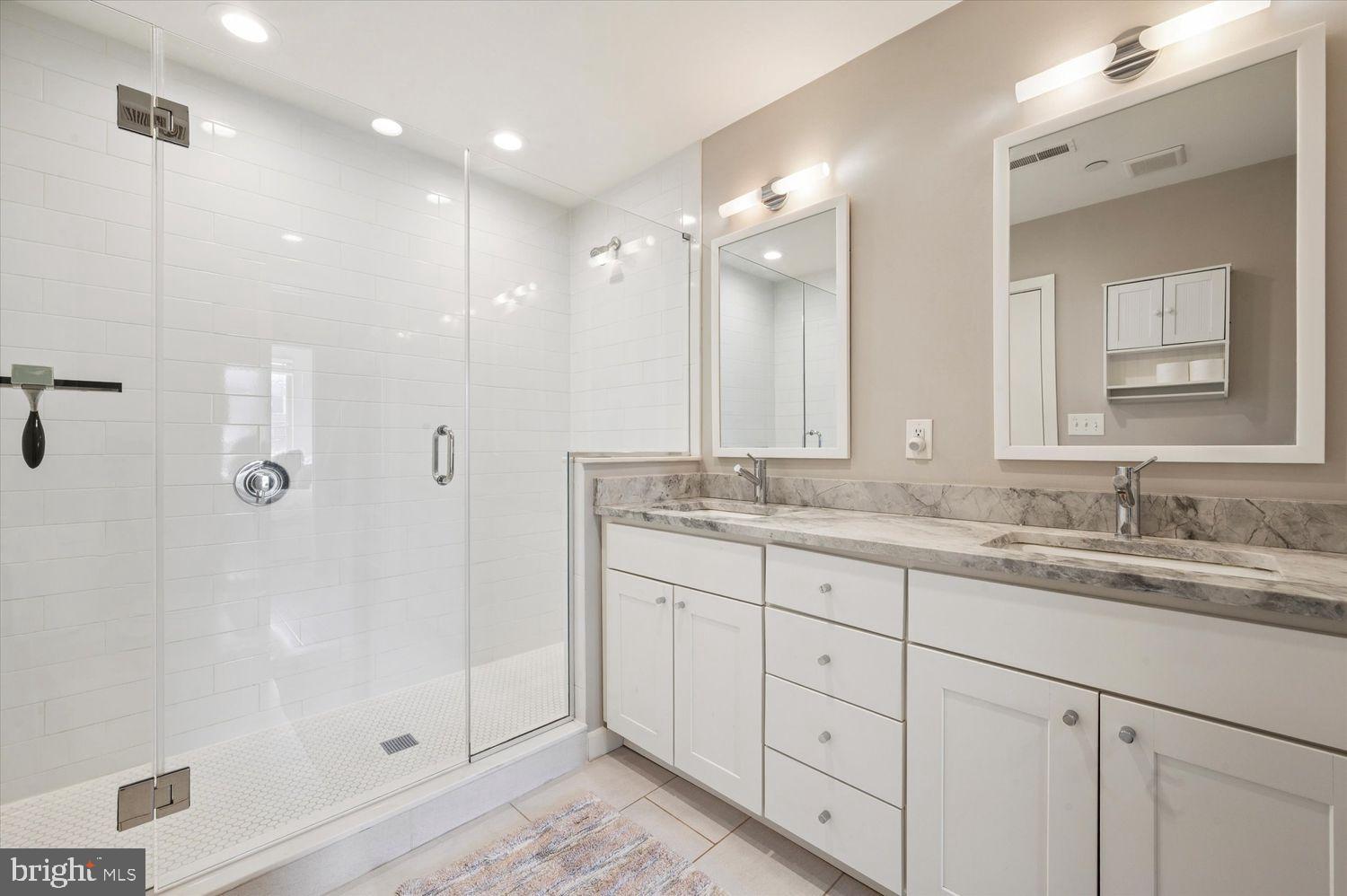 EAST KENSINGTON - Residential