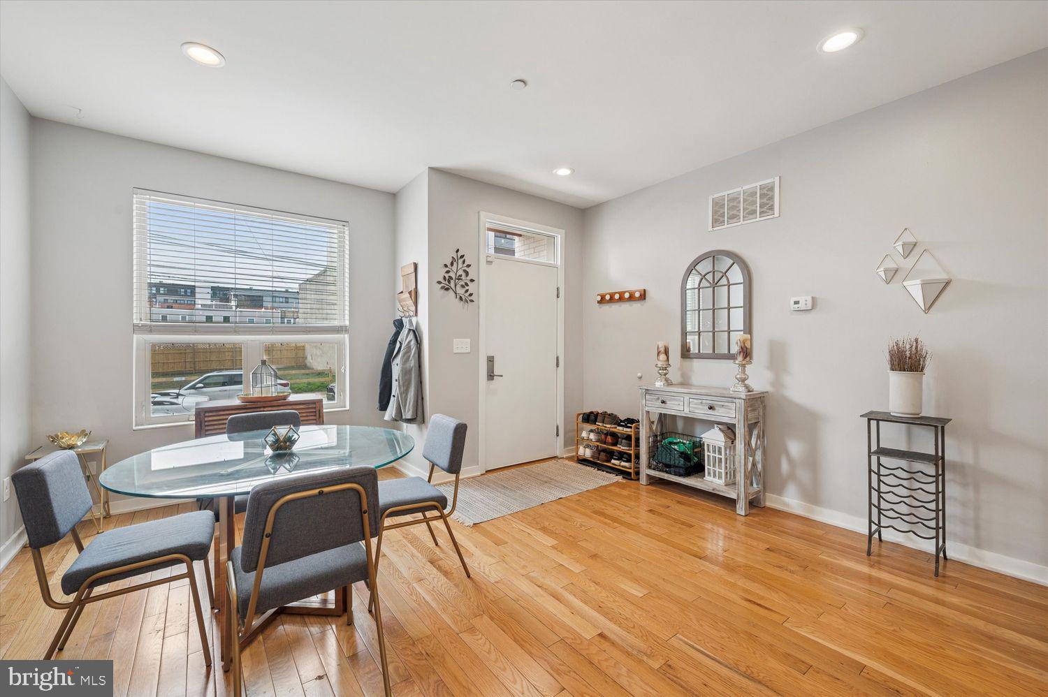 EAST KENSINGTON - Residential