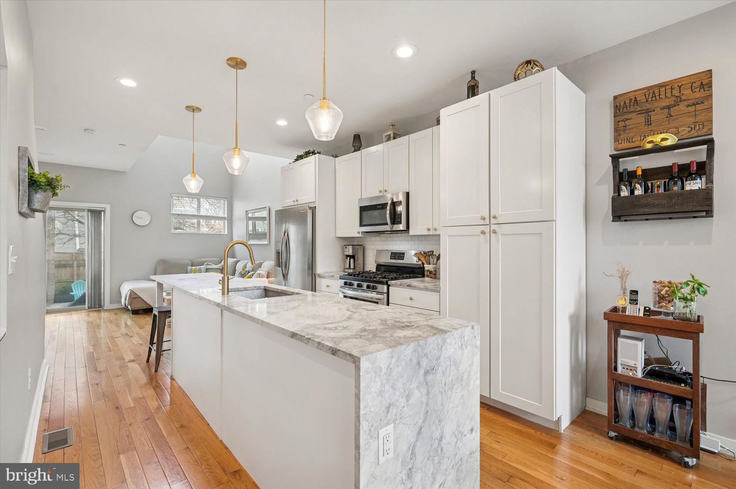 EAST KENSINGTON - Residential
