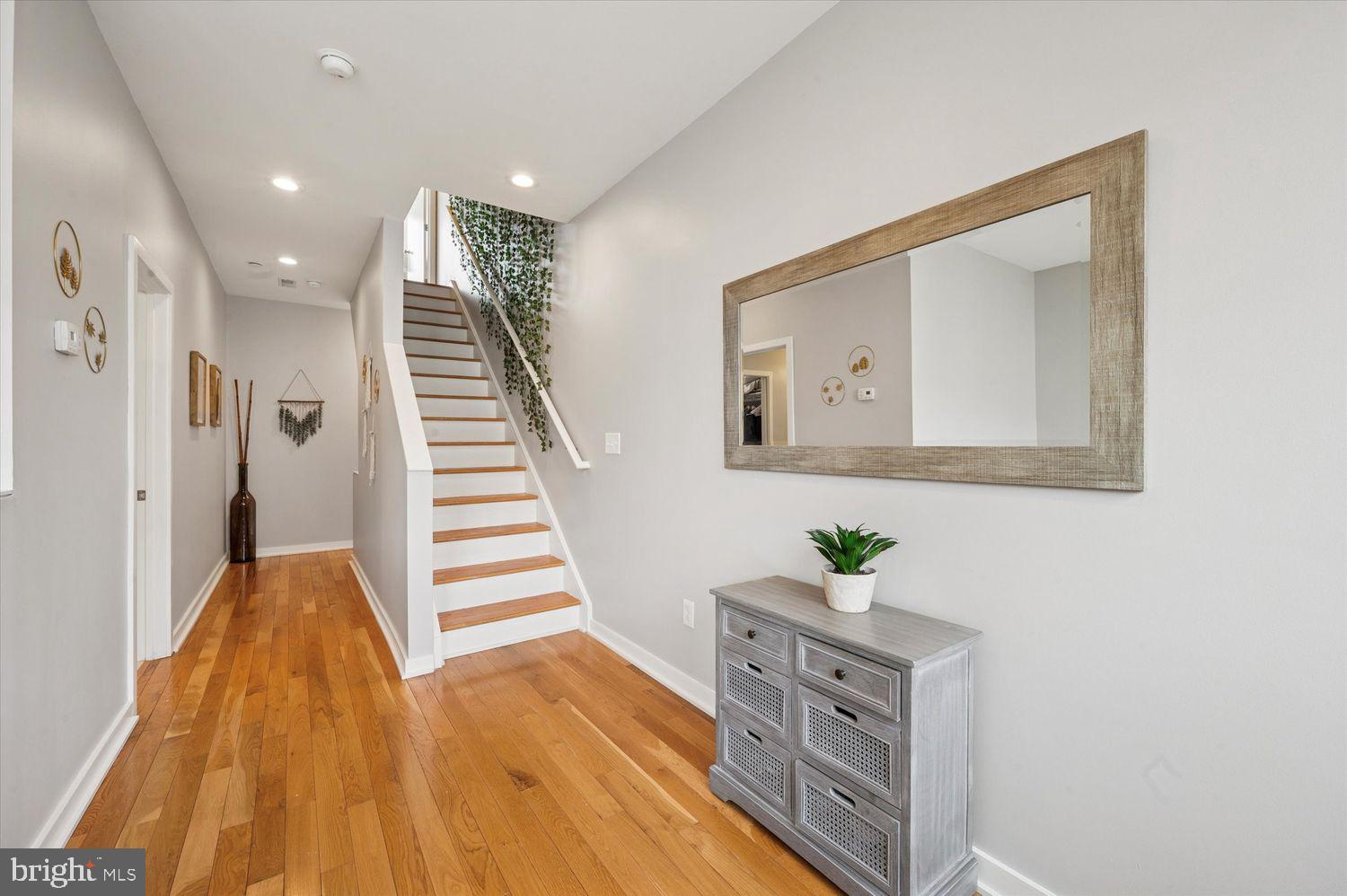 EAST KENSINGTON - Residential