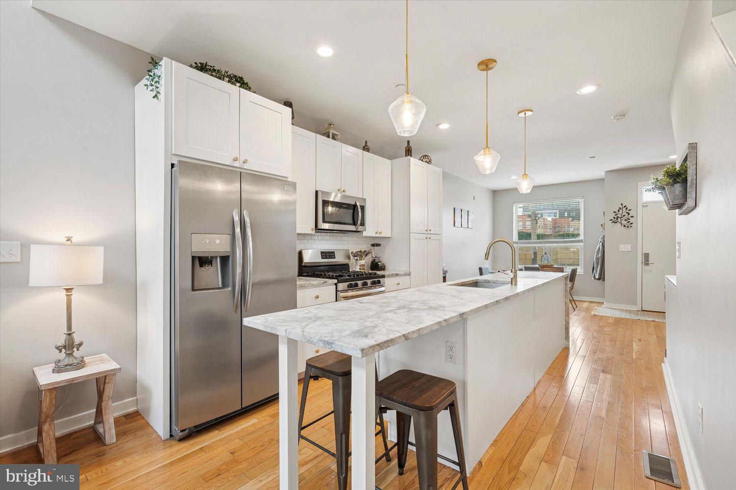 EAST KENSINGTON - Residential