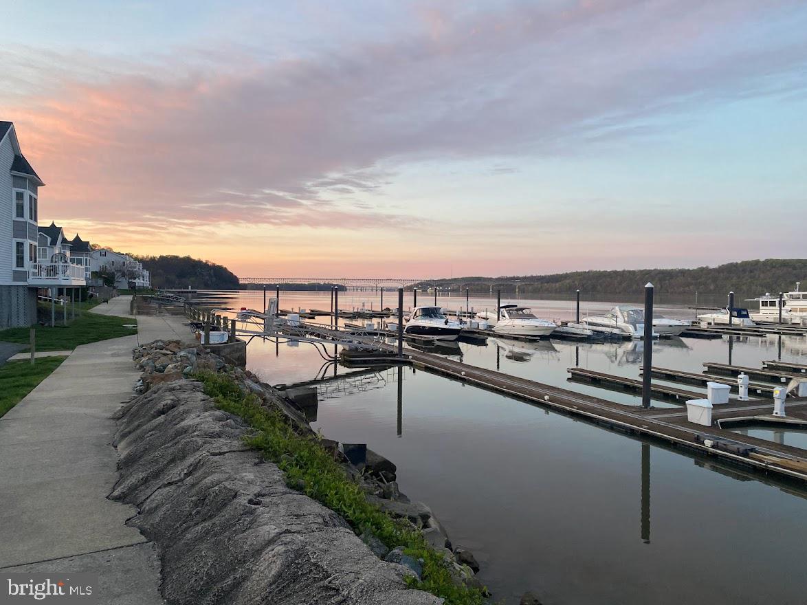 TOMES LANDING - Residential