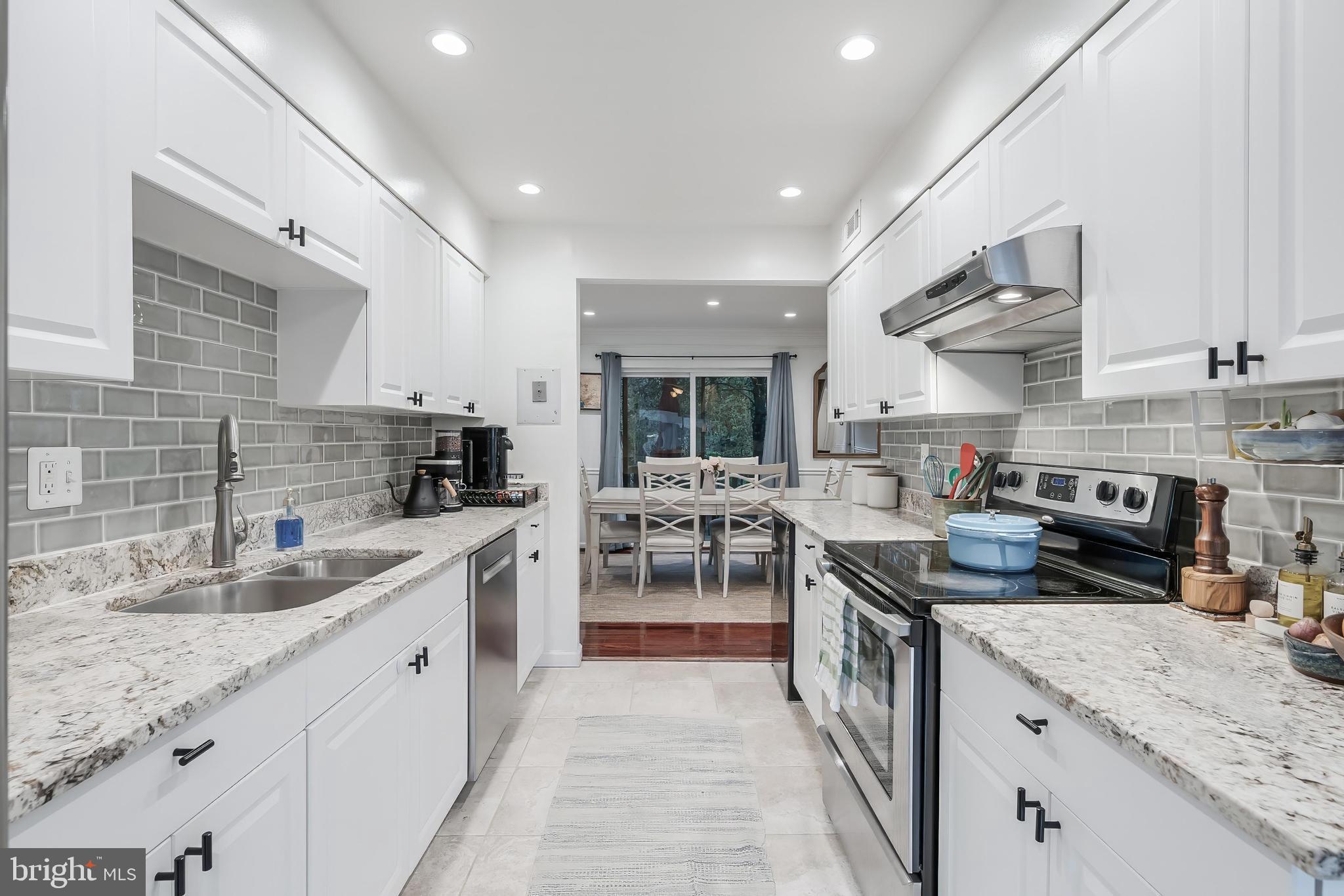 RESTON - Residential