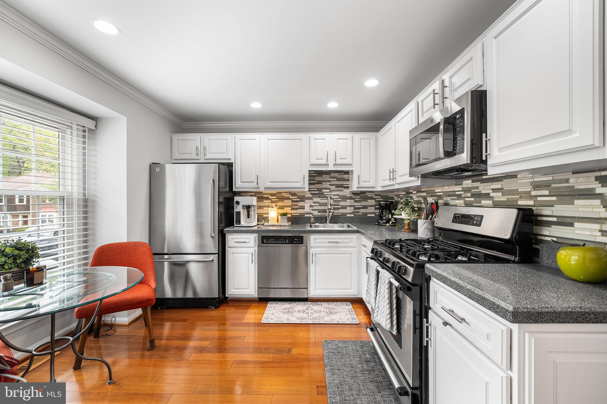 LAFAYETTE VILLAGE - Residential