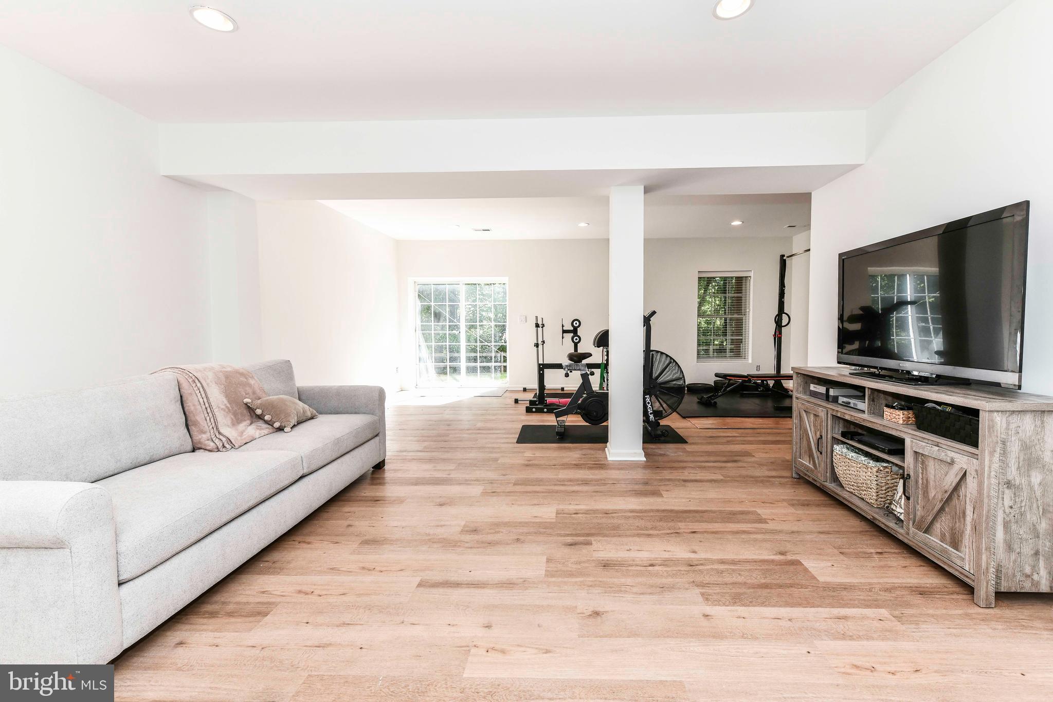 POTOMAC LAKES - Residential Lease