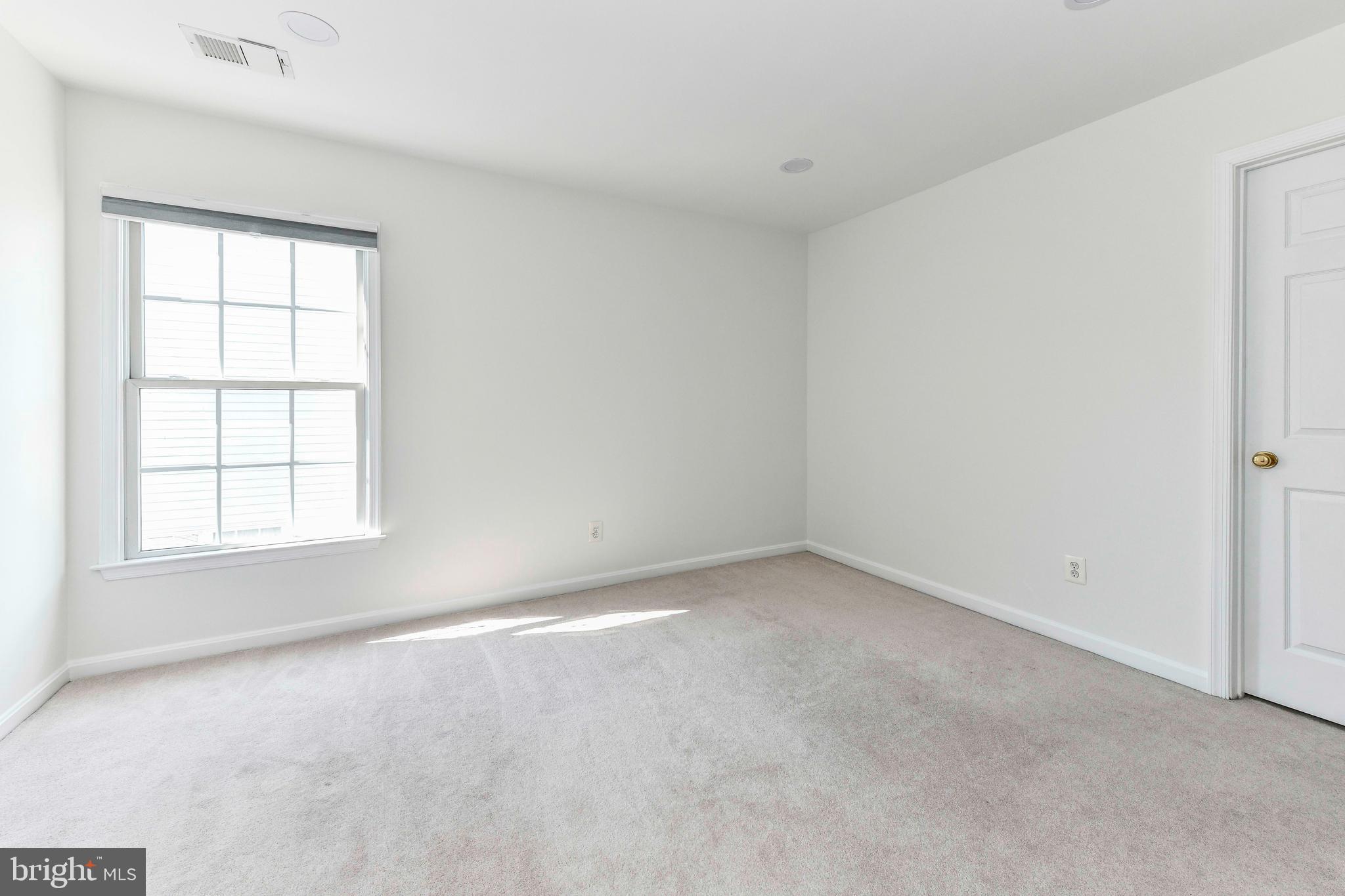 POTOMAC LAKES - Residential Lease