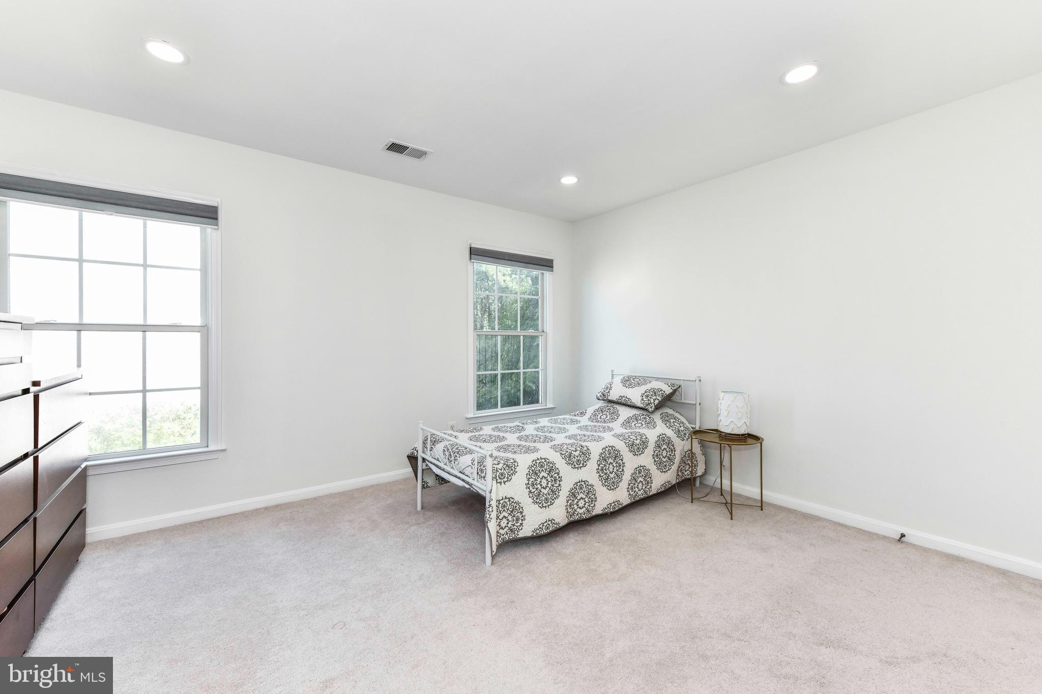 POTOMAC LAKES - Residential Lease