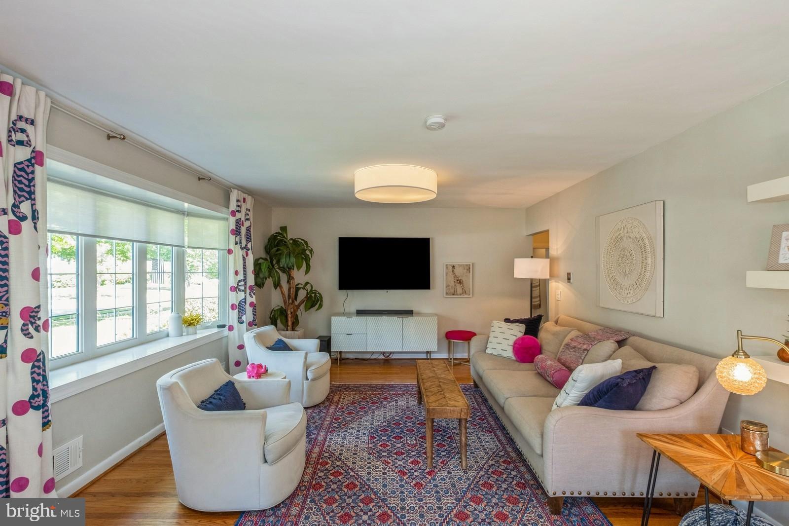 829 CEDAR AVENUE