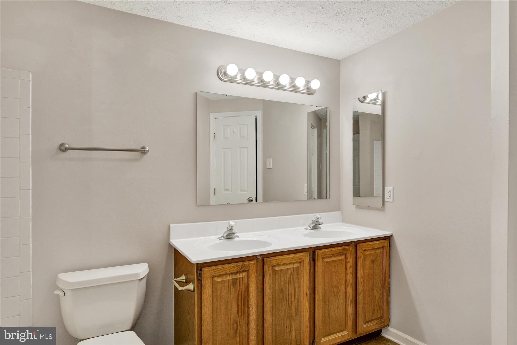 LAUREL WOODS - Residential