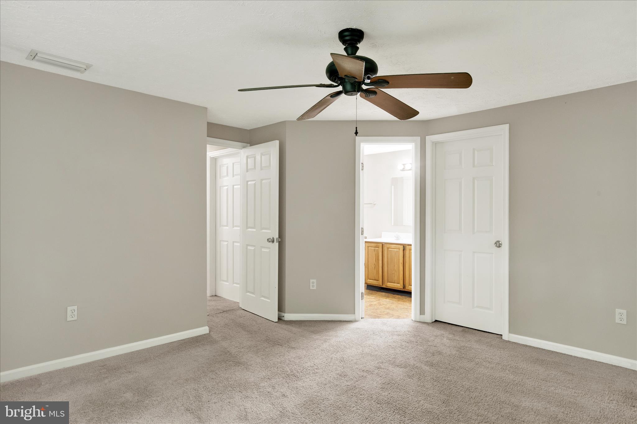 LAUREL WOODS - Residential
