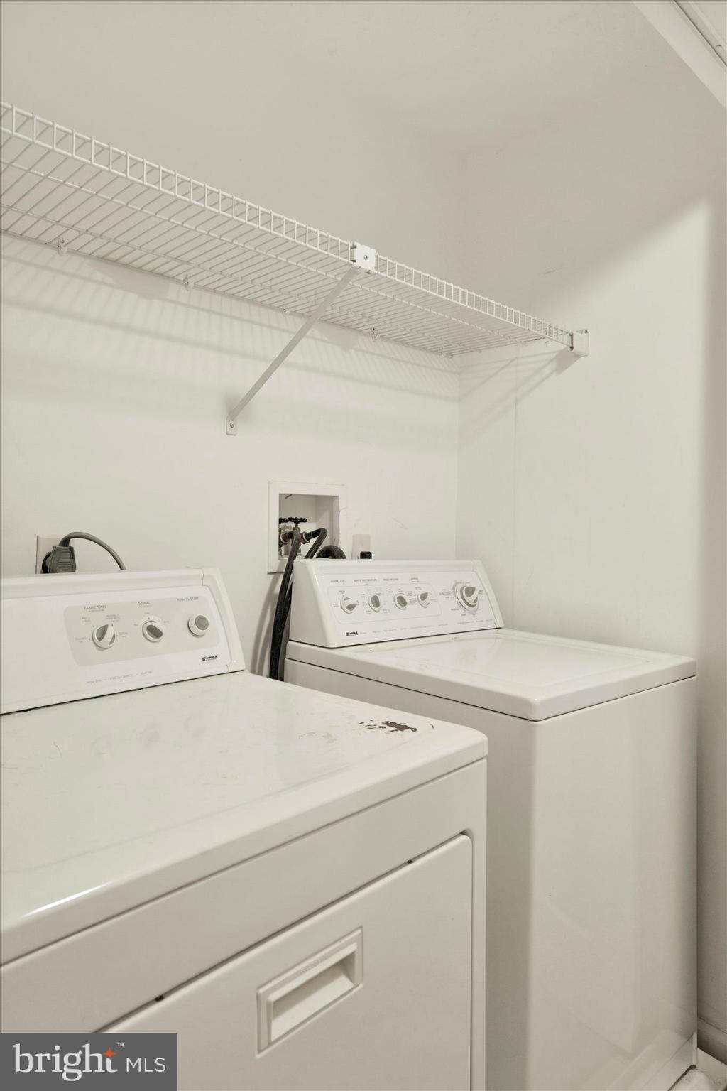 LAUREL WOODS - Residential