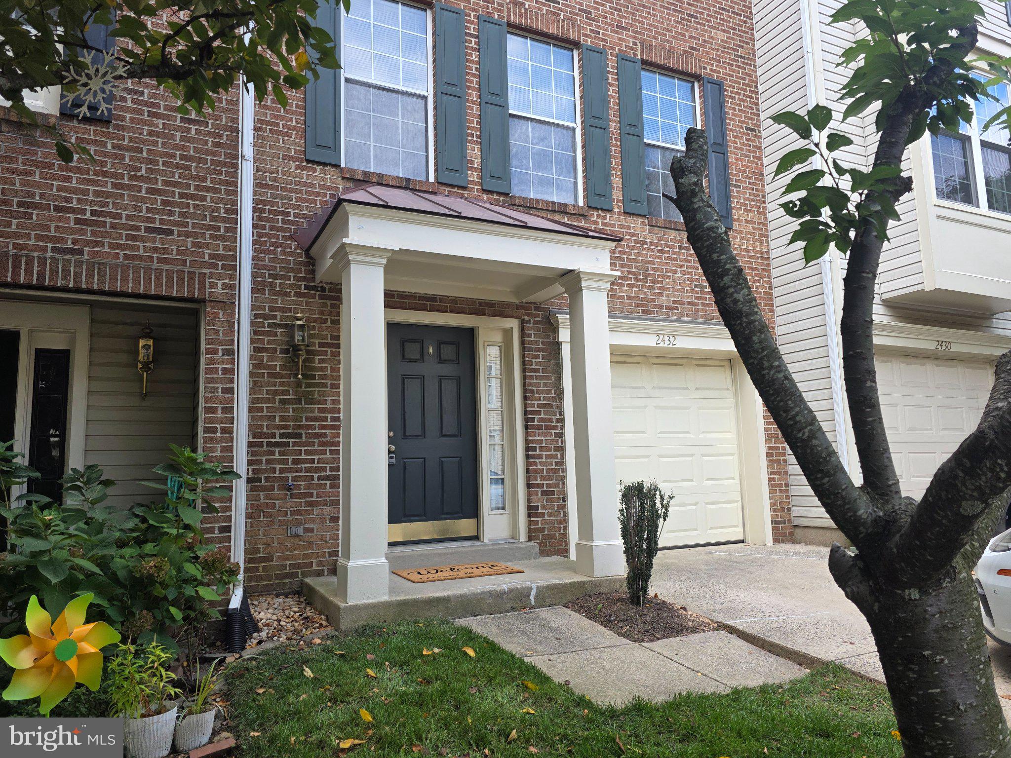 2432 CLOVER FIELD CIRCLE