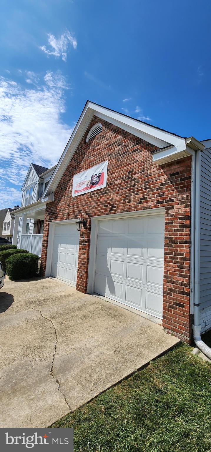 FOX RUN ESTATES - Residential