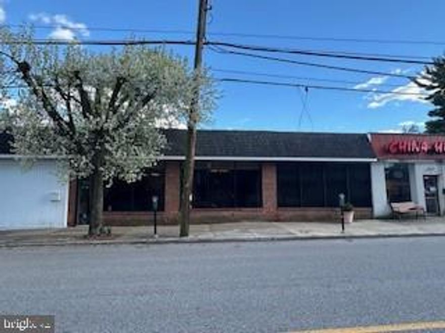 Only one spot remaining, 2,000 SF.  Property has five bays of about 1,000 Sf each.  Lease one or several or buy the property.  Owner retiring. three unit currently Leased.