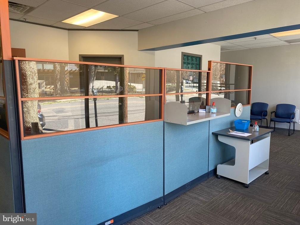 PENN WYNNE - Commercial Lease