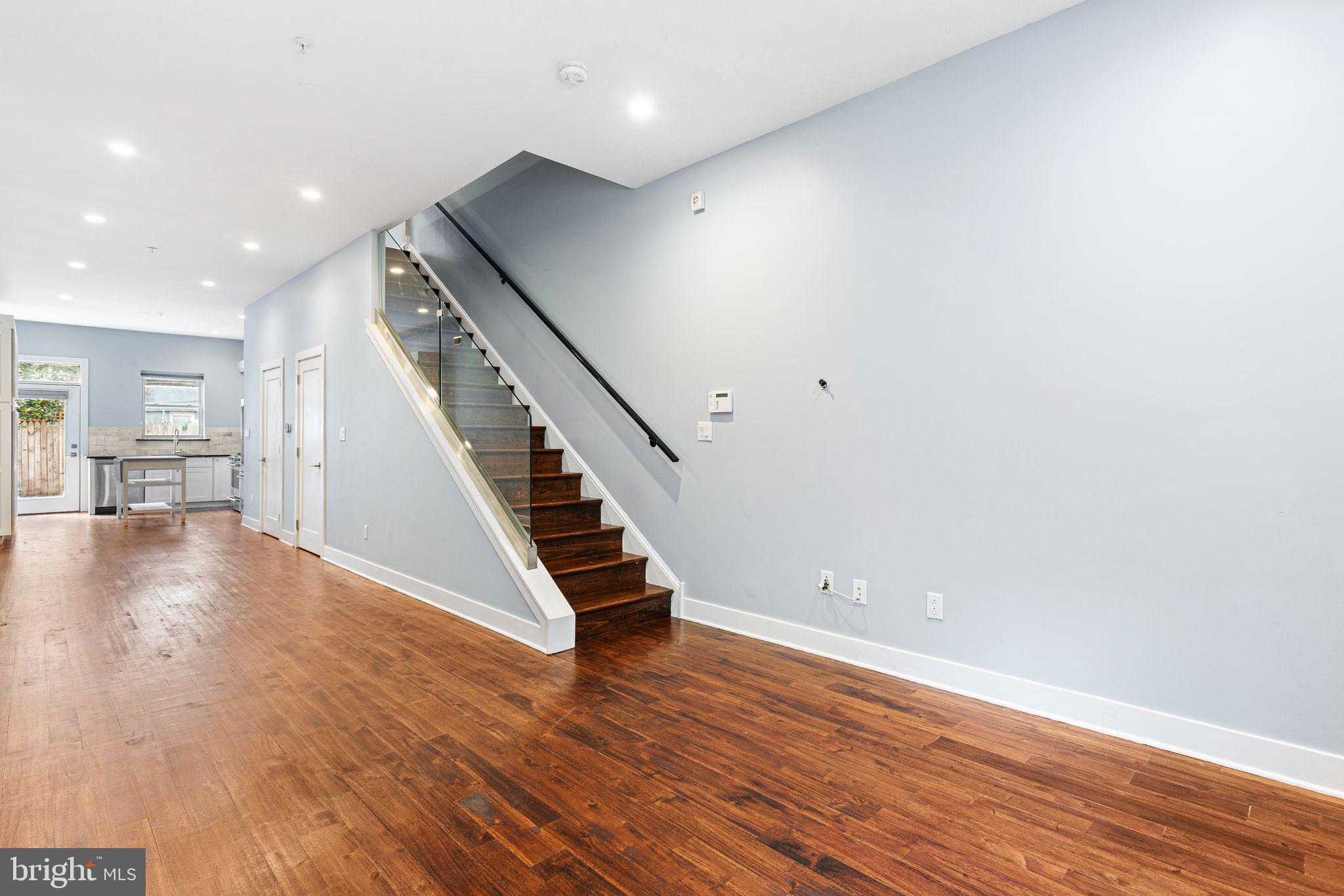 1118 E OXFORD STREET
