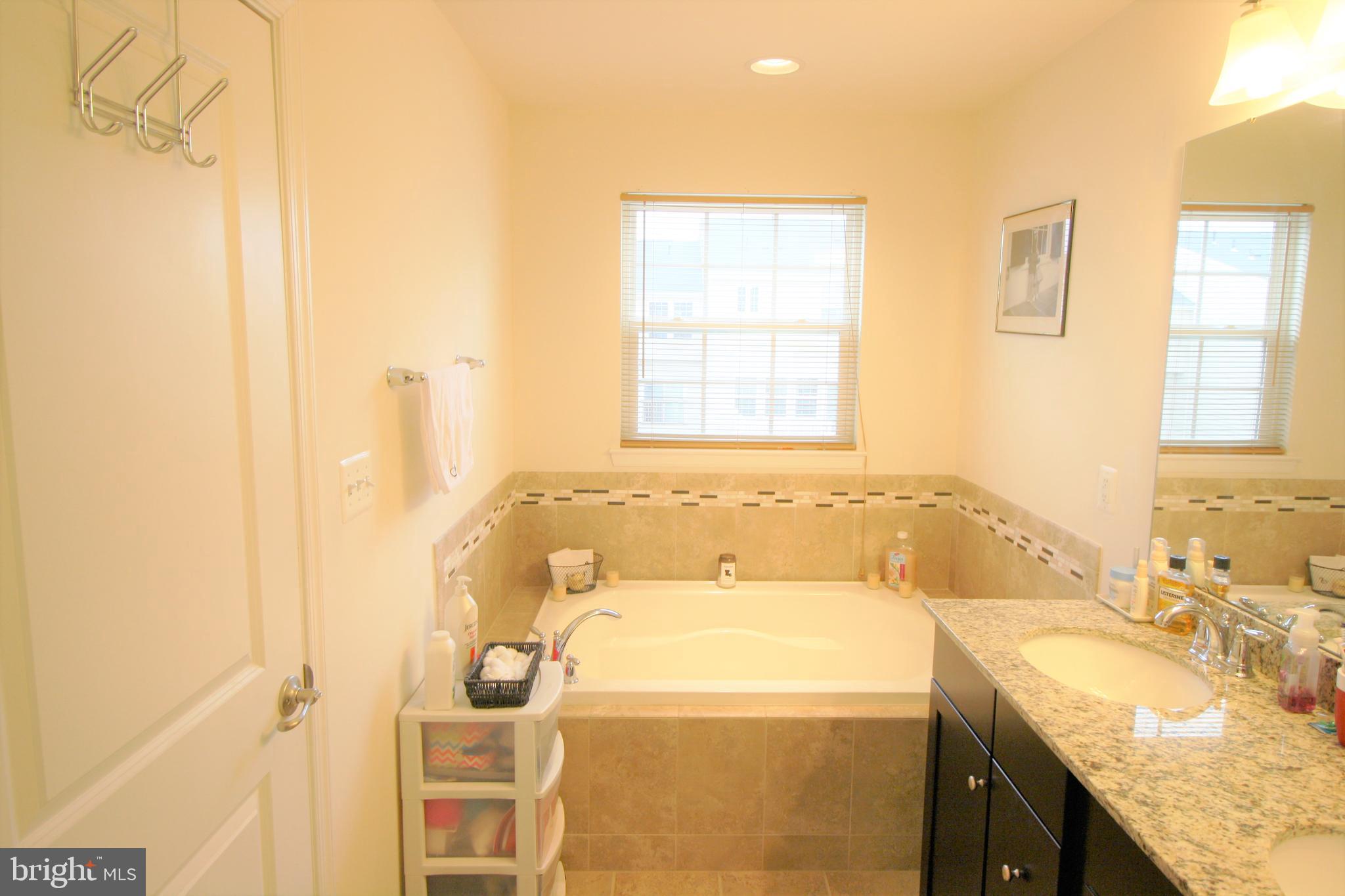 SEVEN HILLS - Residential Lease