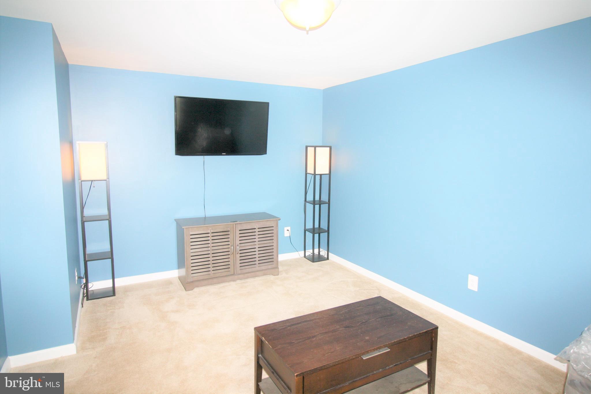 SEVEN HILLS - Residential Lease