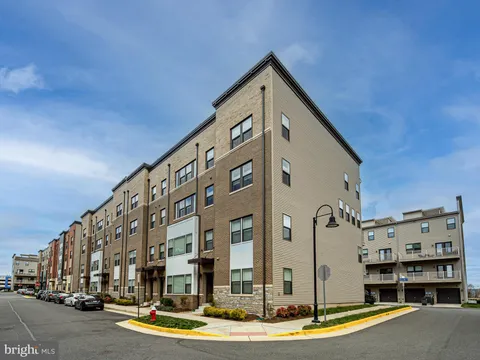 20542 Milbridge Terrace, Ashburn, VA MLS: VALO2090694