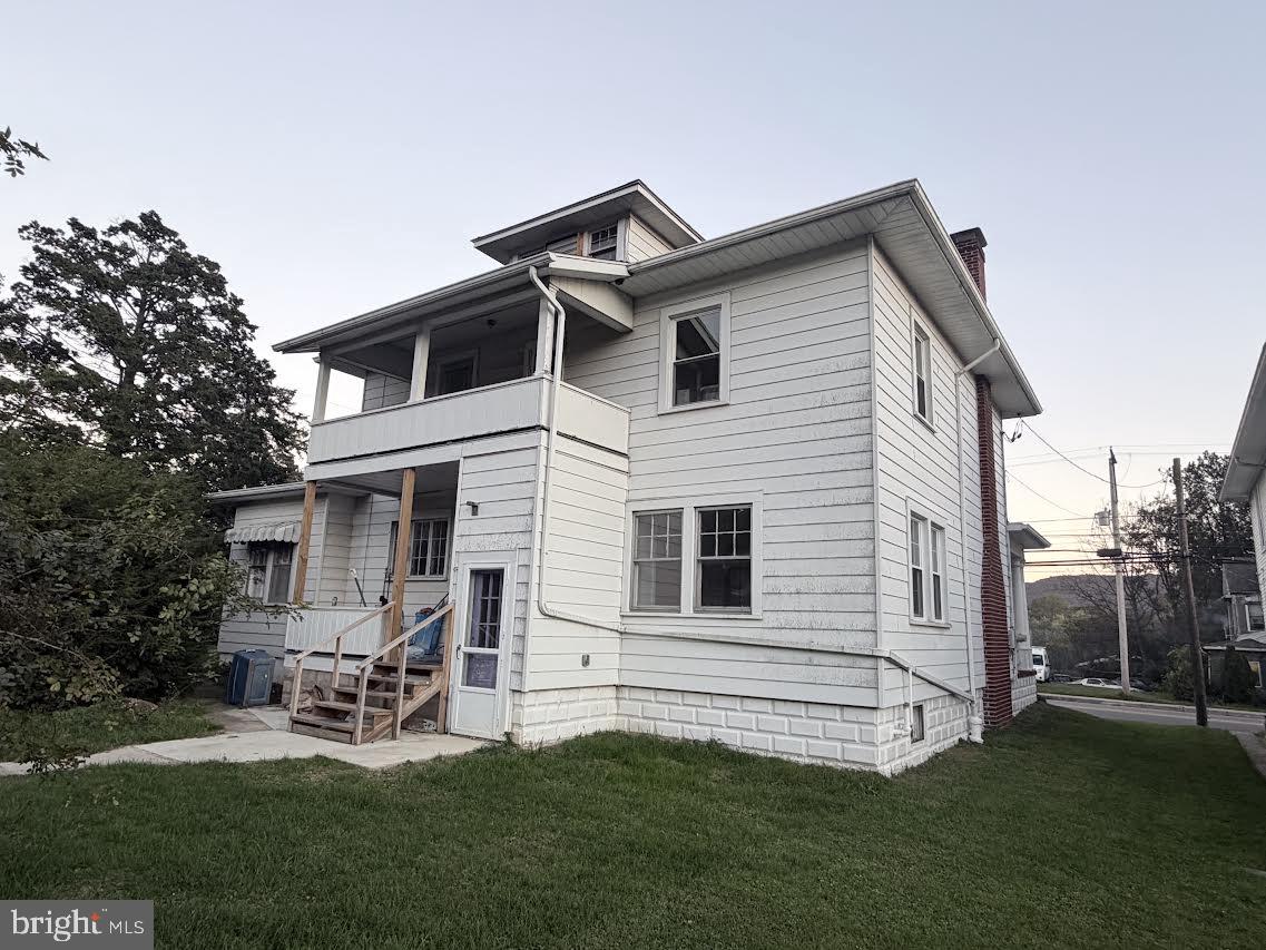 703 W 4TH STREET W
