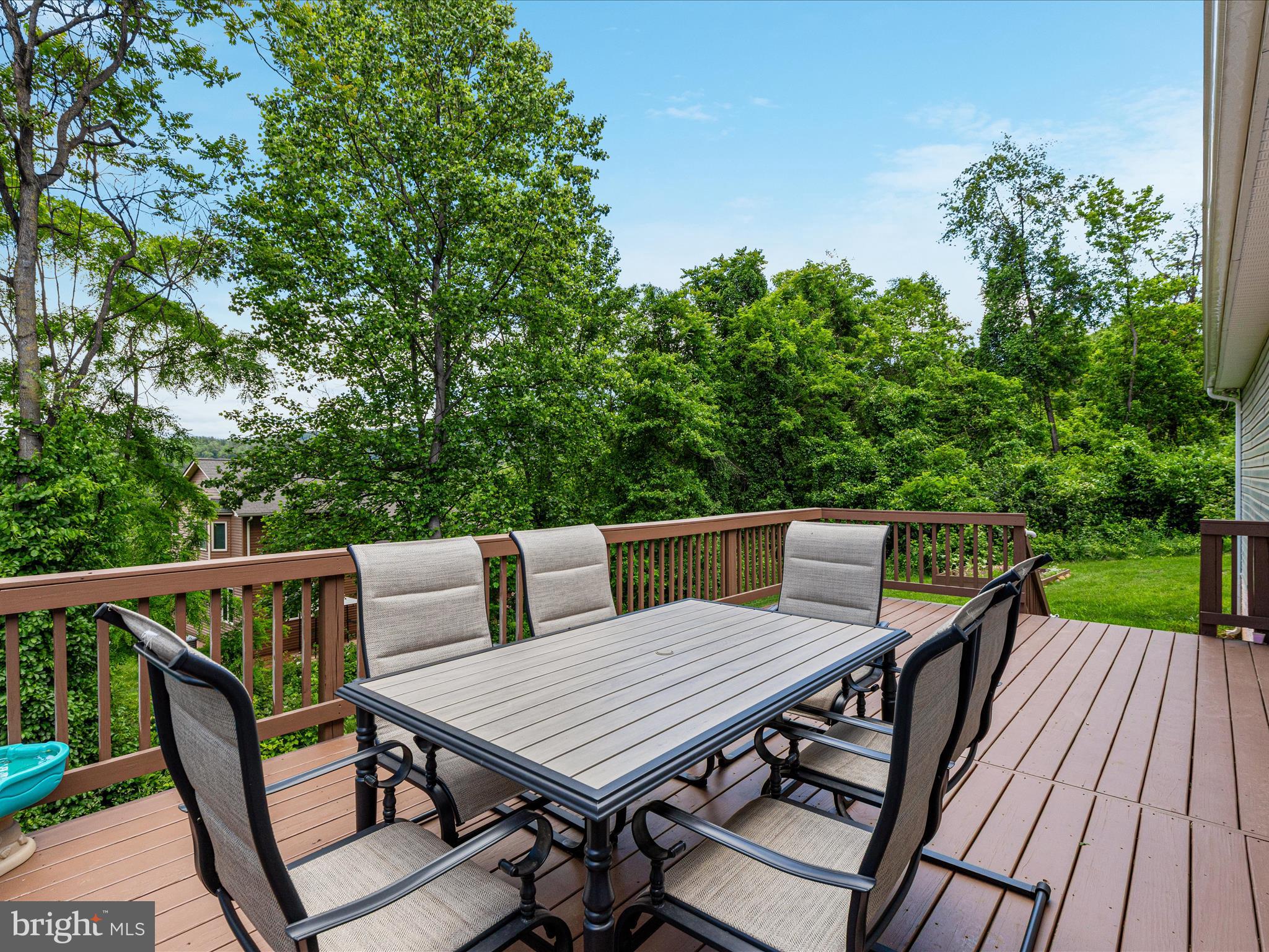 LAKE FRONT ROYAL - Residential