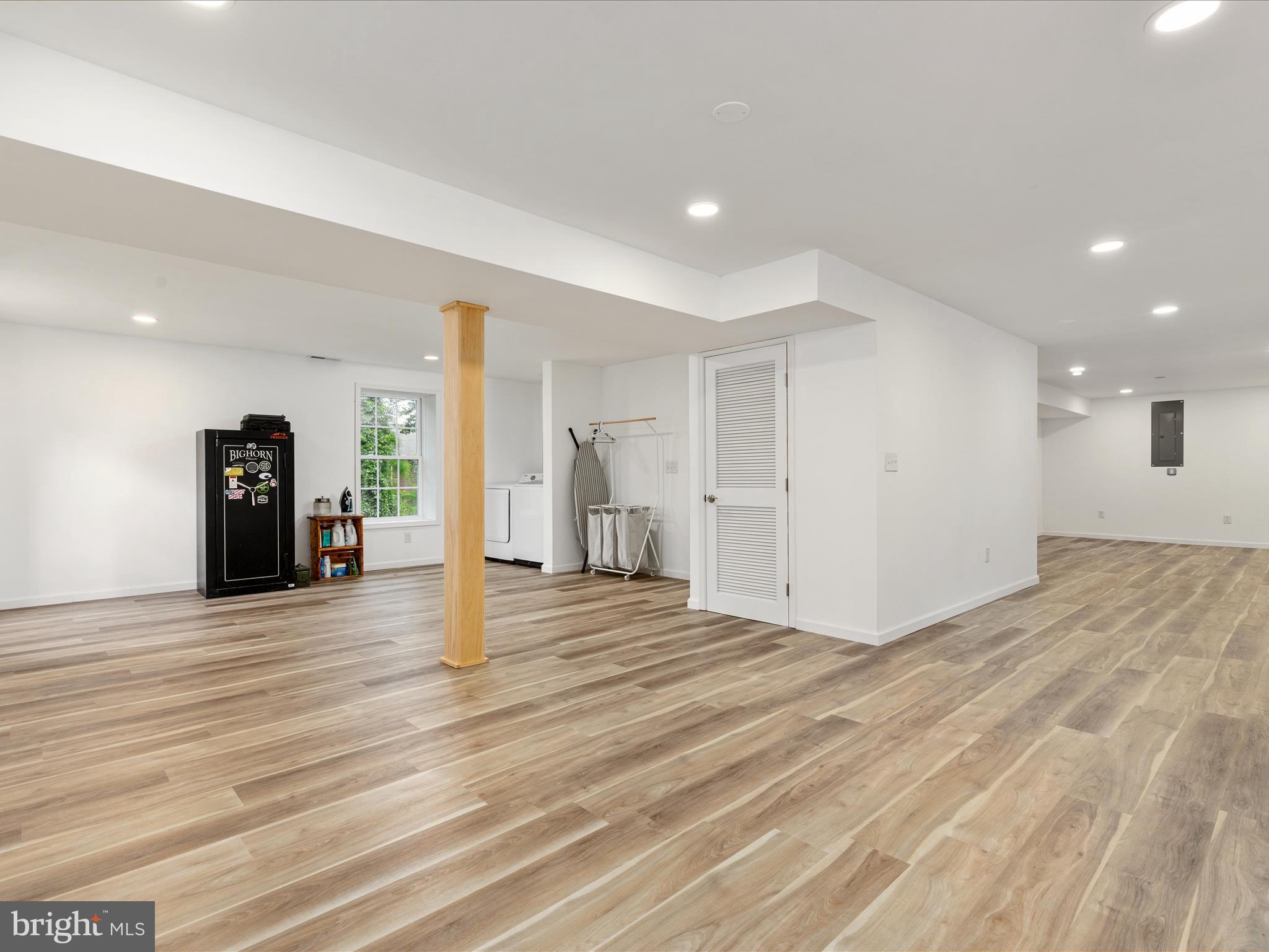 LAKE FRONT ROYAL - Residential