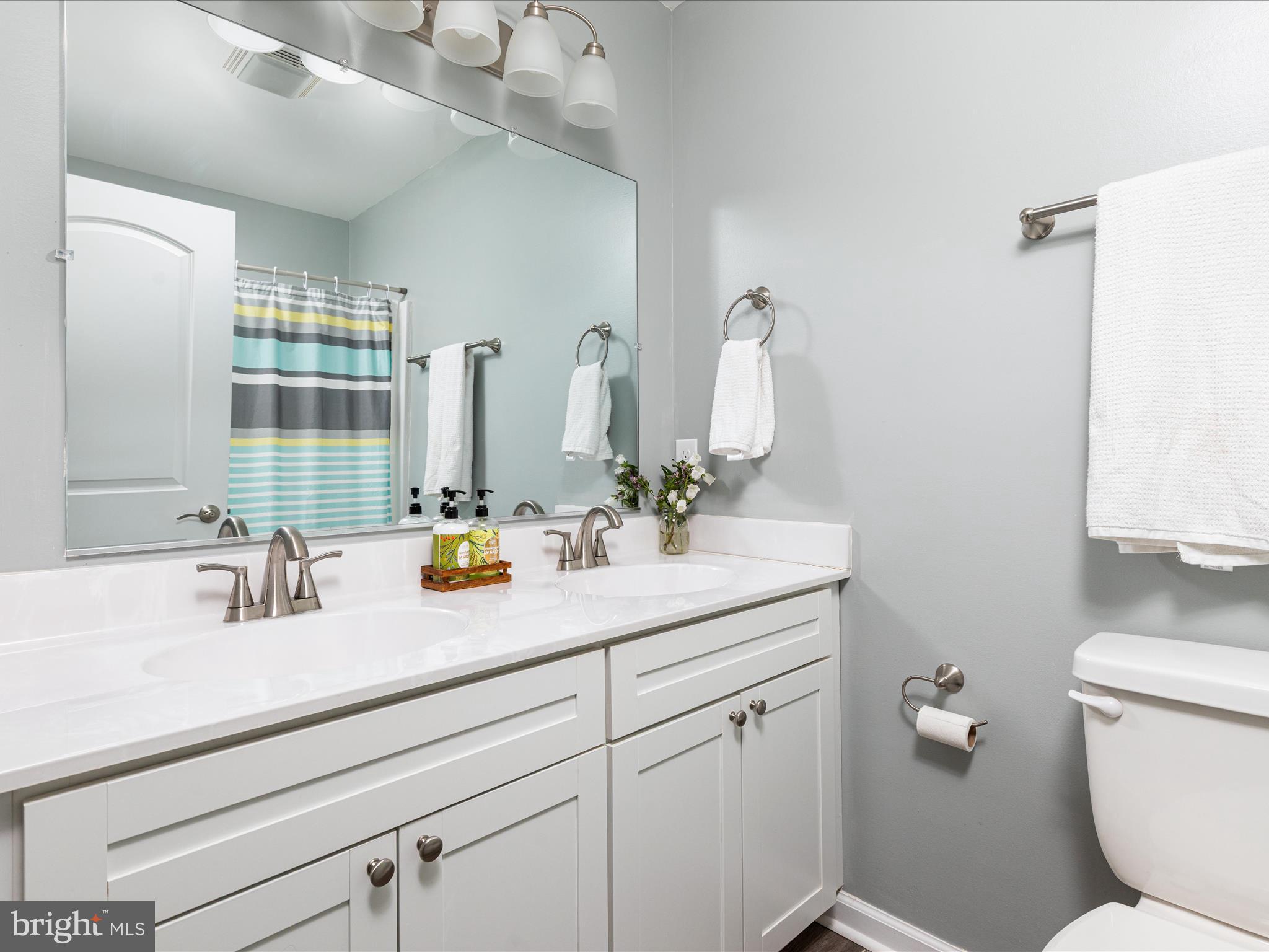 LAKE FRONT ROYAL - Residential