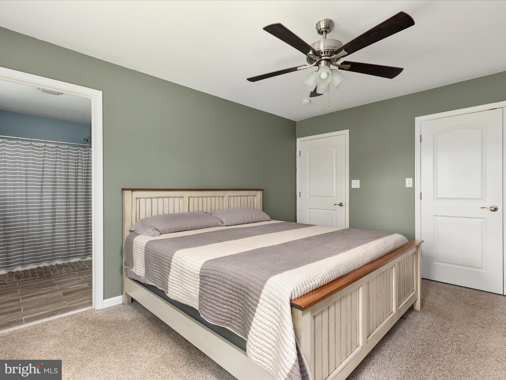 LAKE FRONT ROYAL - Residential