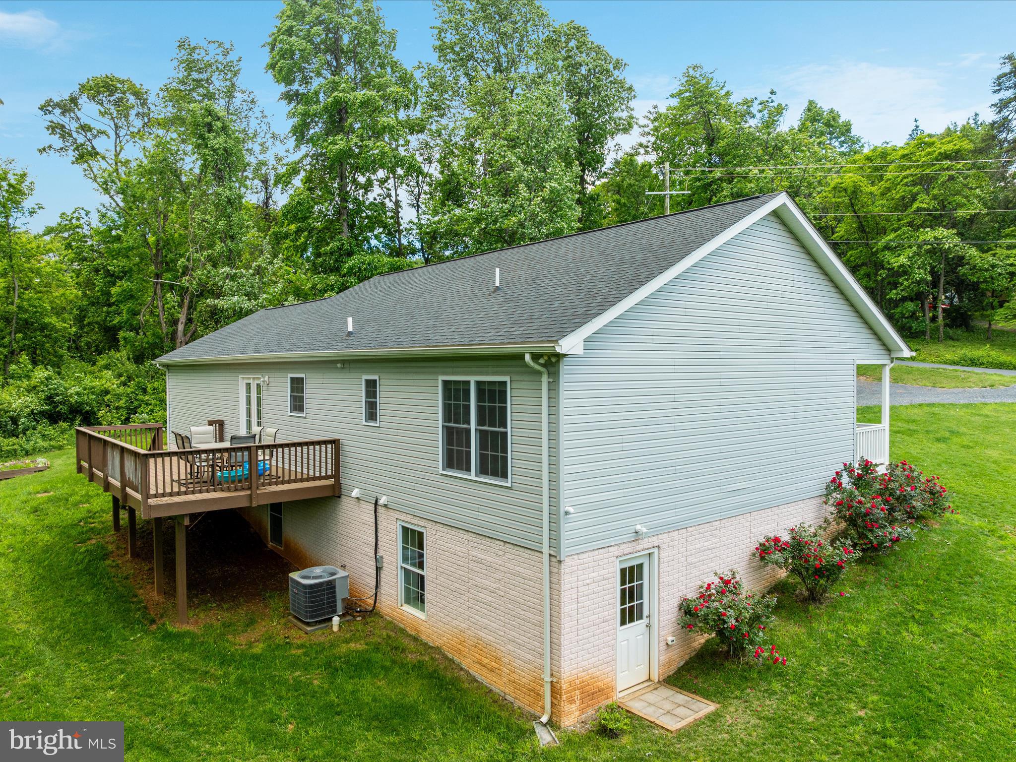 LAKE FRONT ROYAL - Residential