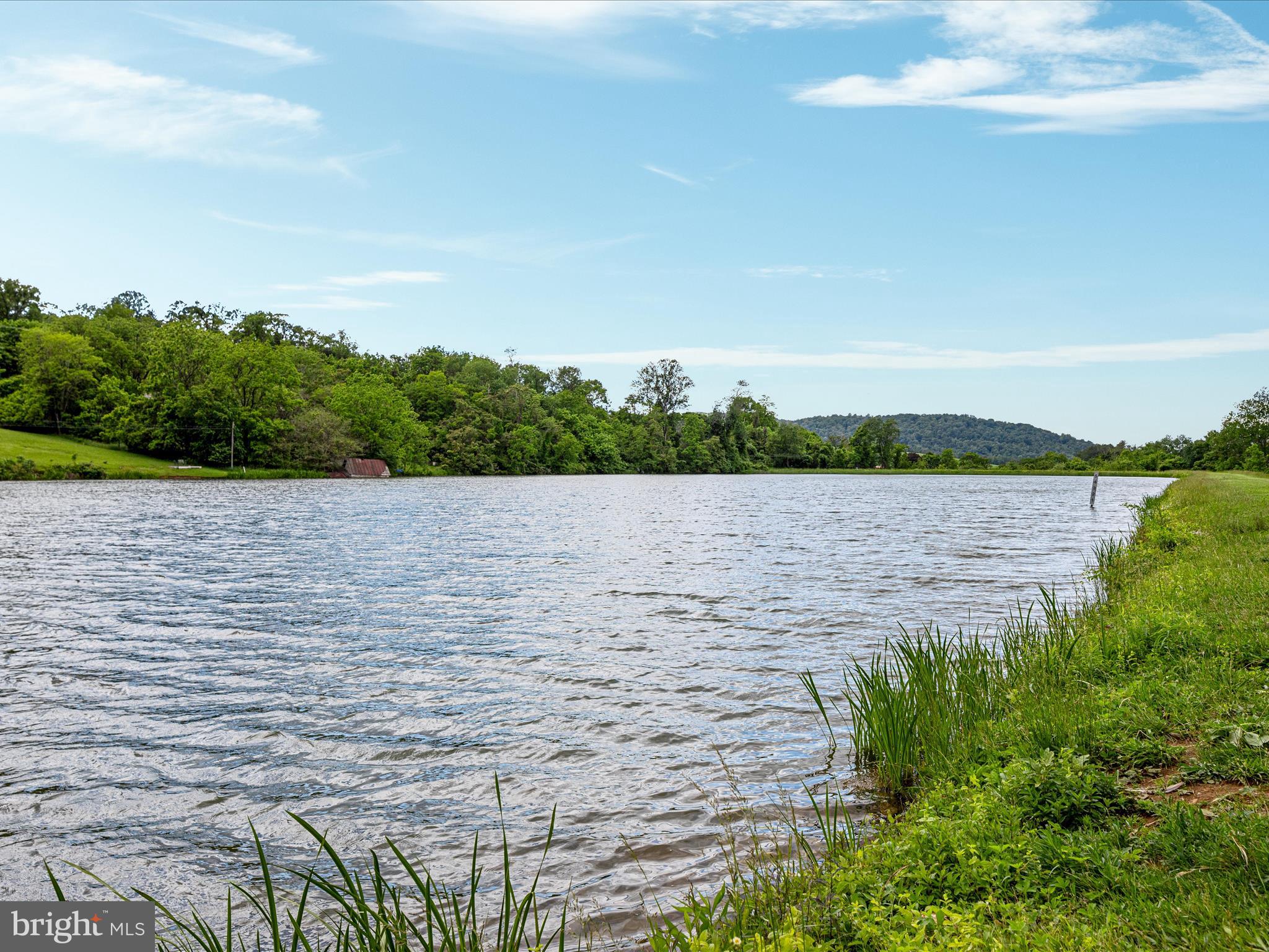 LAKE FRONT ROYAL - Residential
