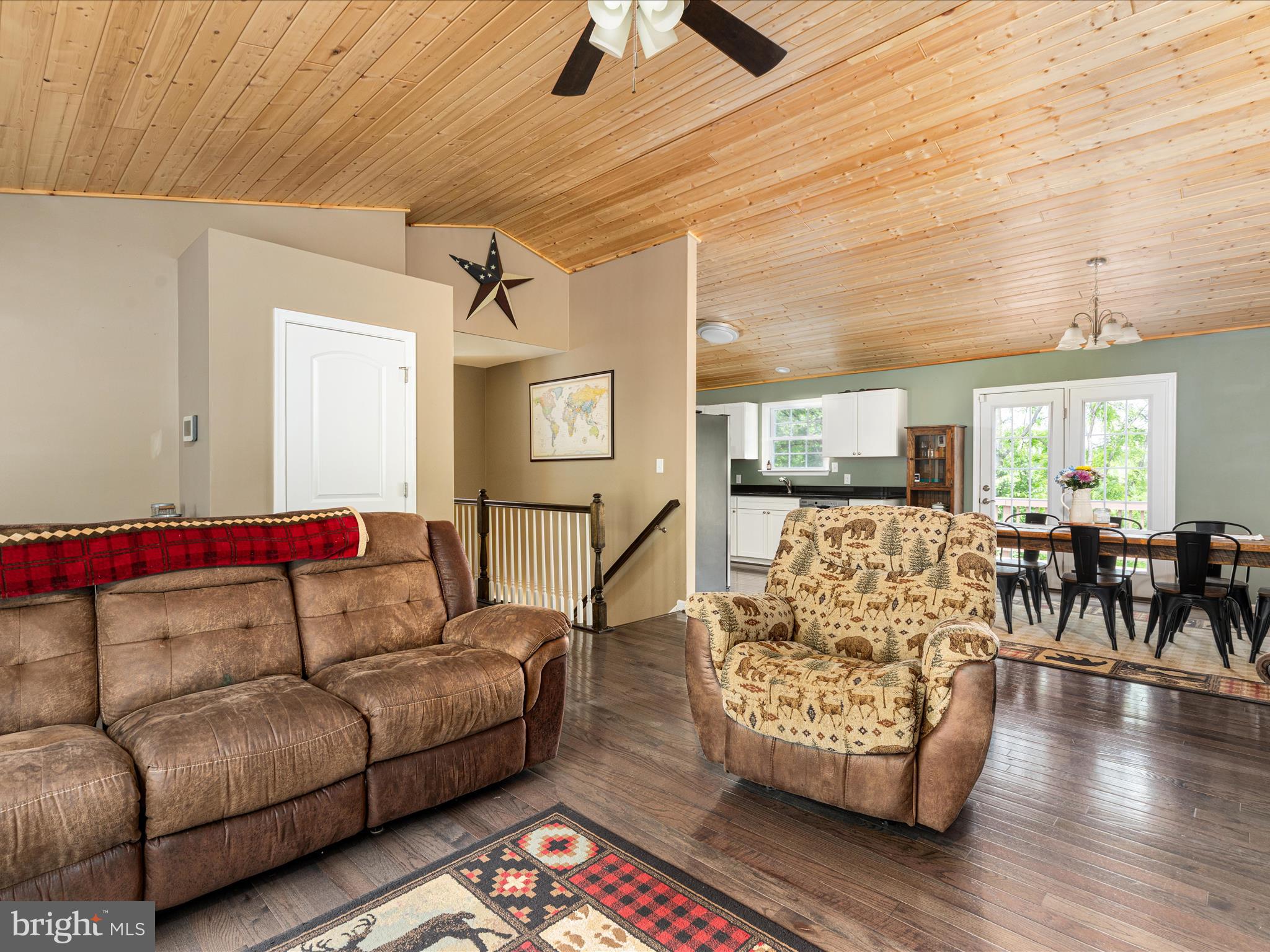 LAKE FRONT ROYAL - Residential