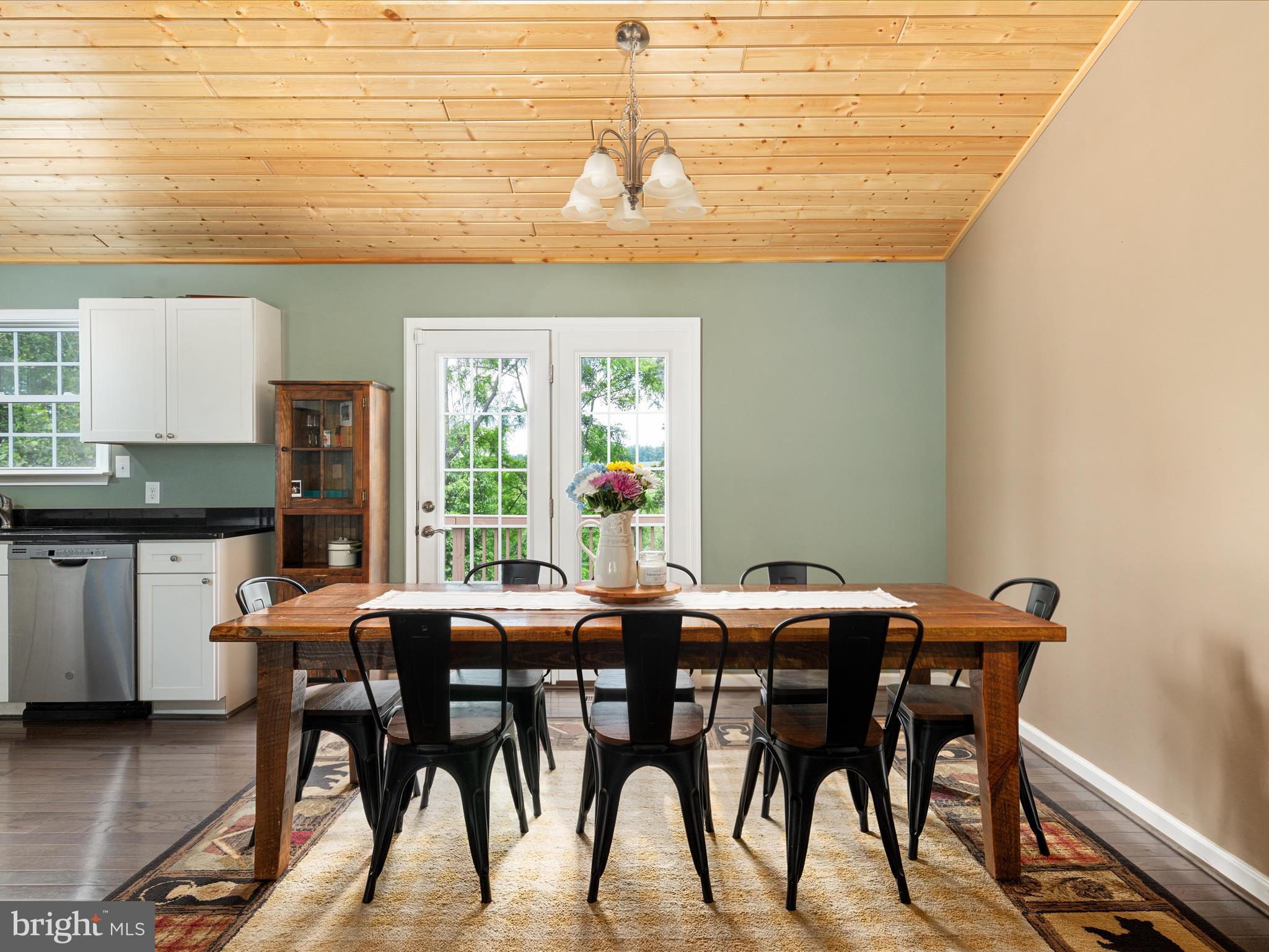 LAKE FRONT ROYAL - Residential