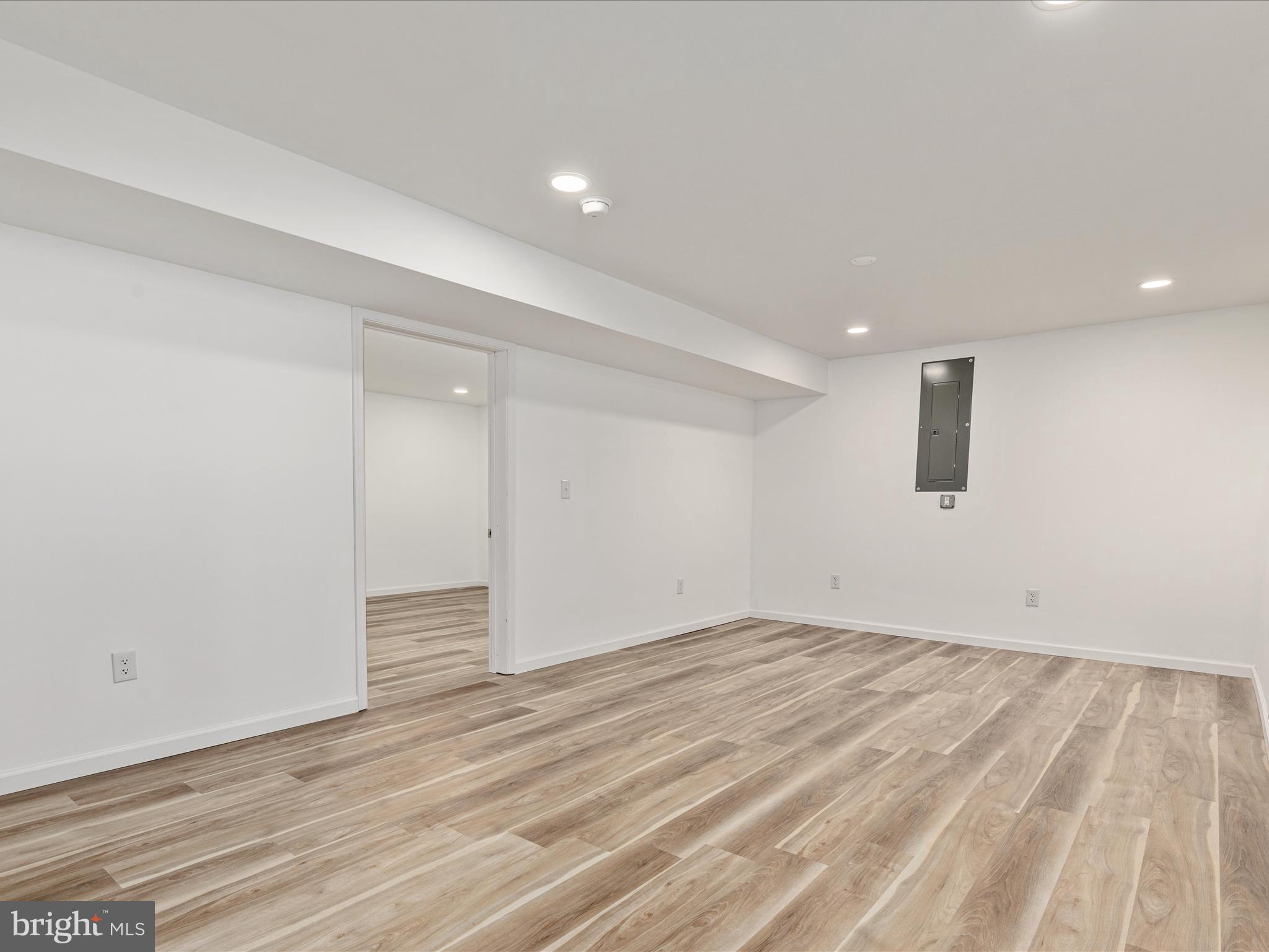 LAKE FRONT ROYAL - Residential