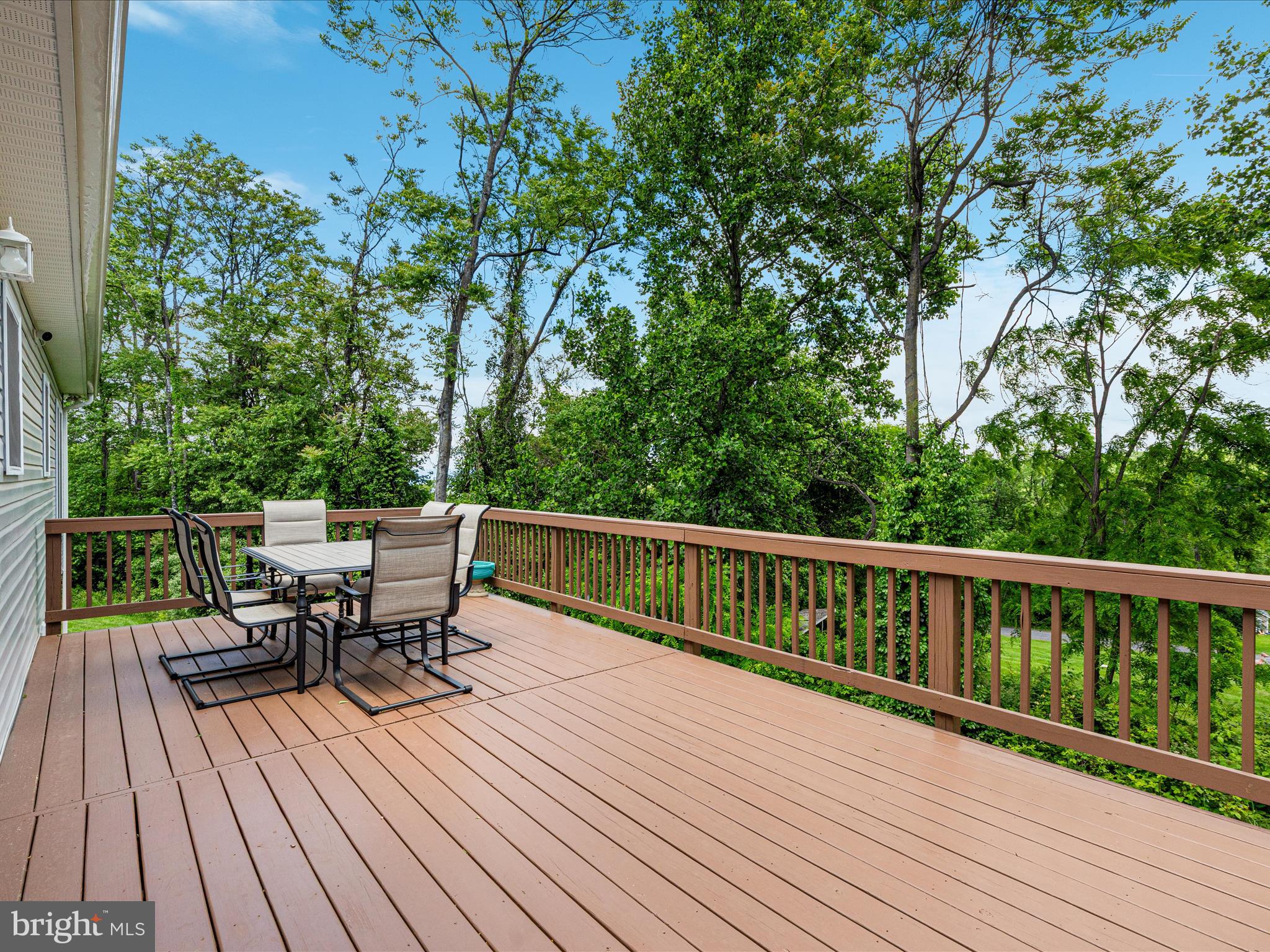 LAKE FRONT ROYAL - Residential