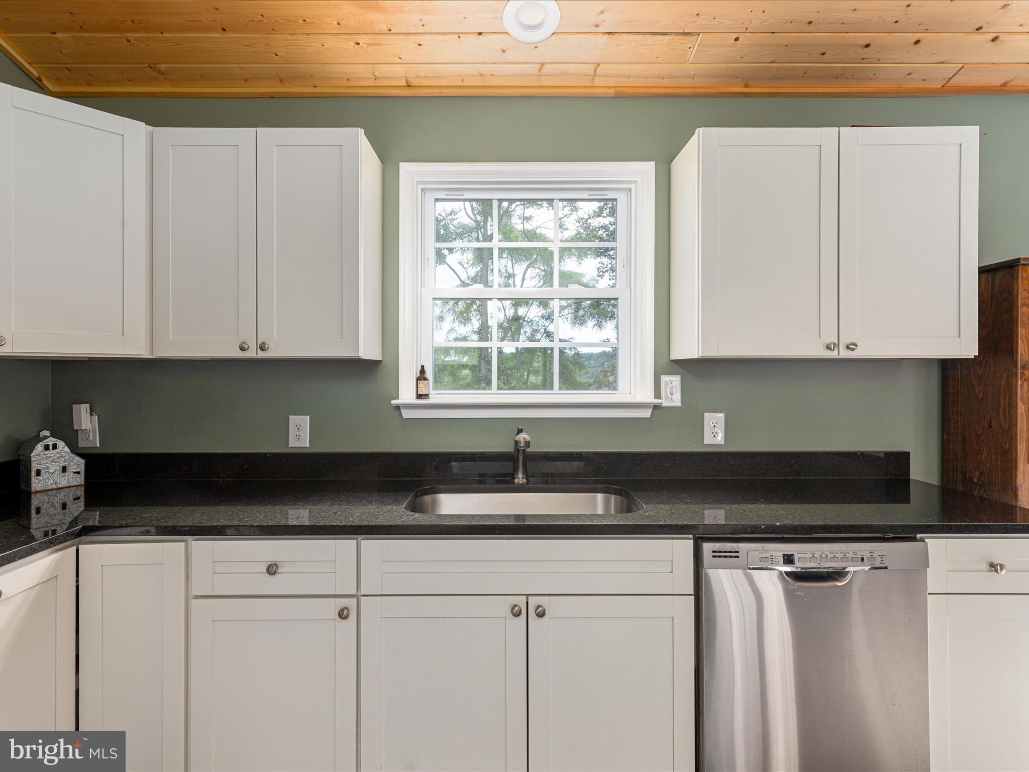 LAKE FRONT ROYAL - Residential