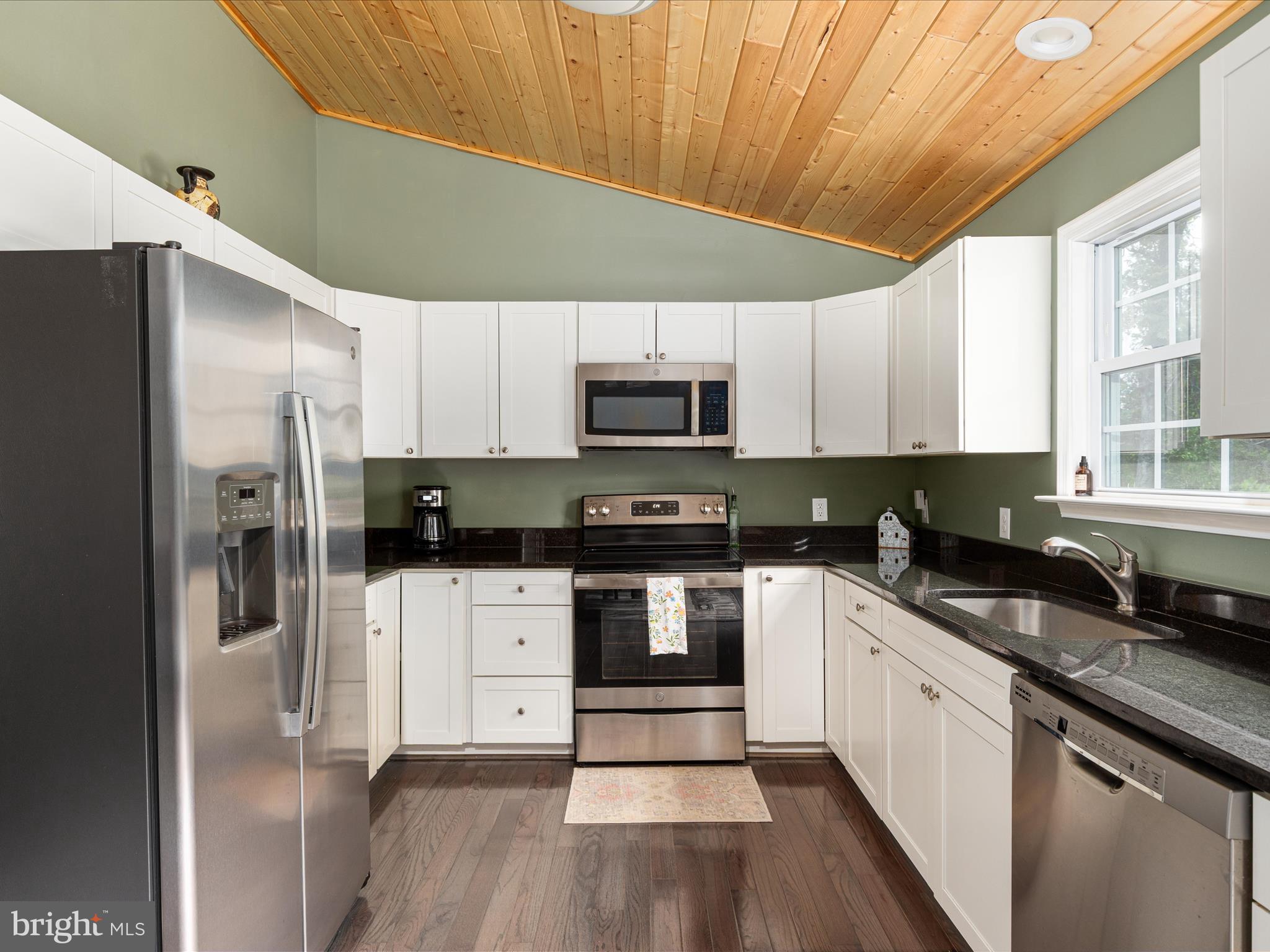 LAKE FRONT ROYAL - Residential