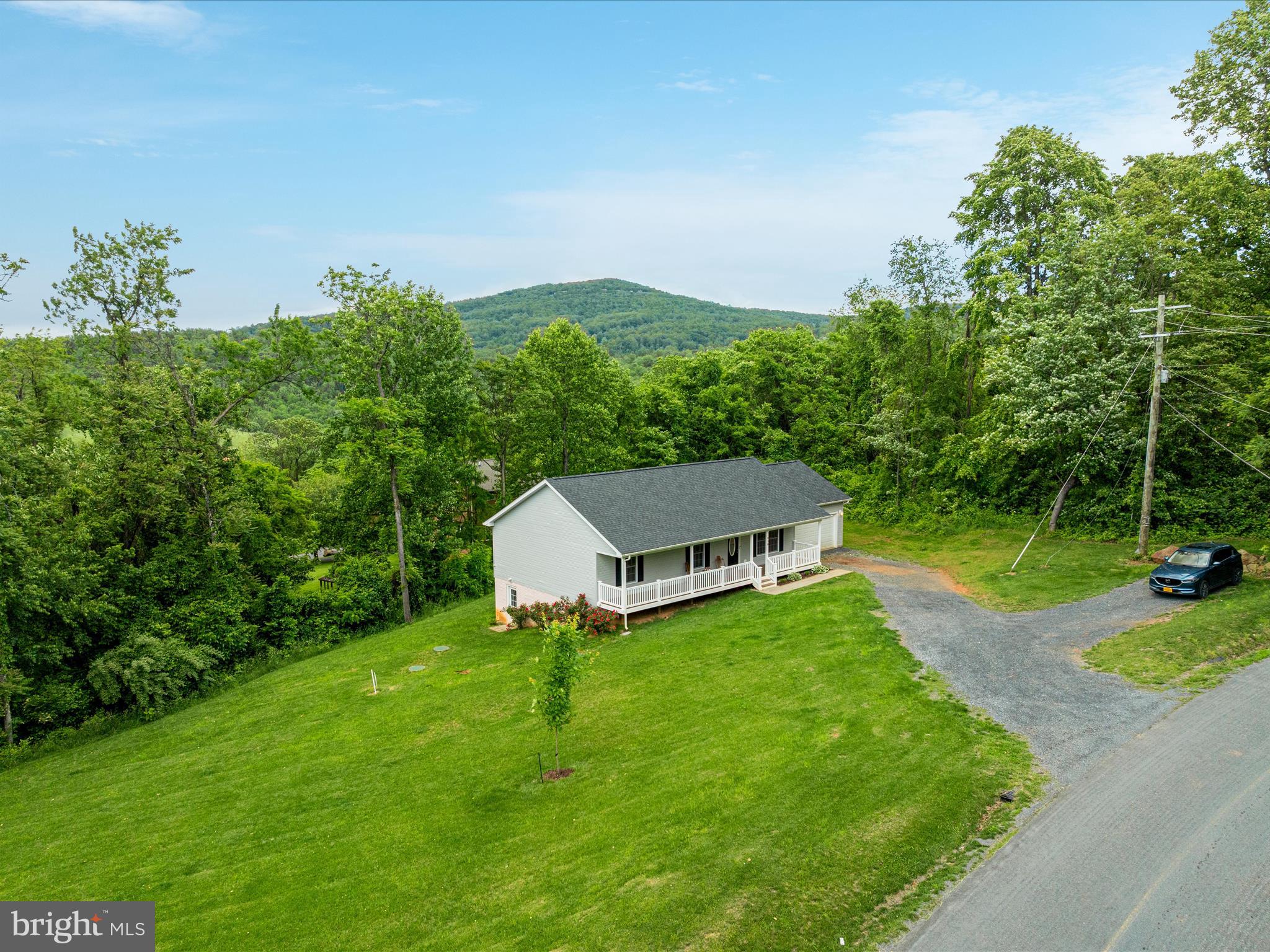 LAKE FRONT ROYAL - Residential