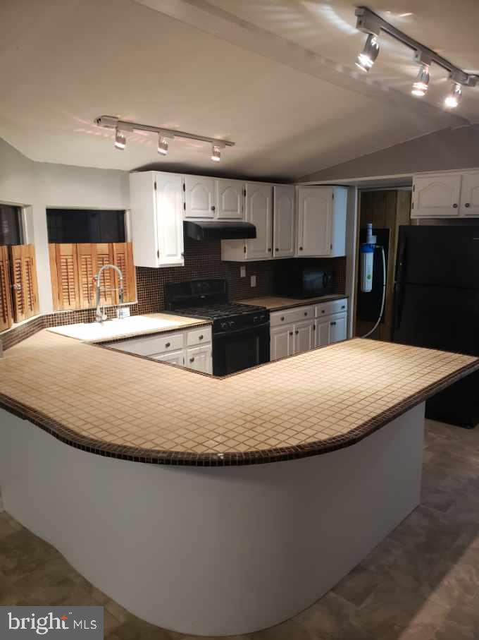 OAK KNOLL ESTATES - Residential