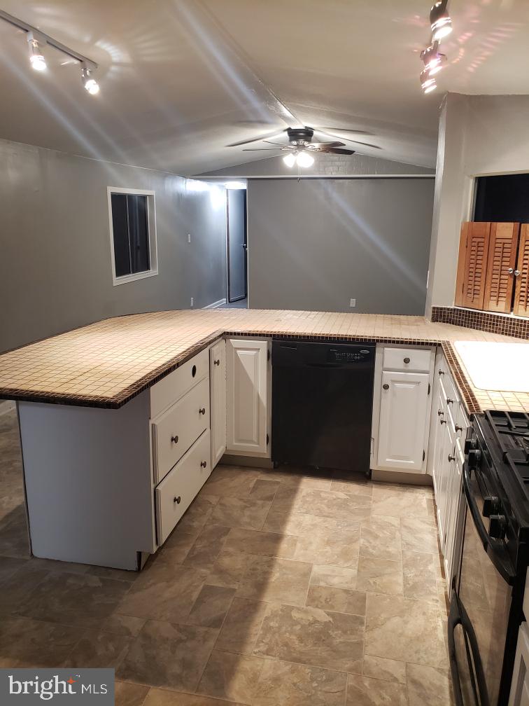 OAK KNOLL ESTATES - Residential