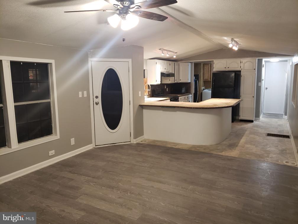 OAK KNOLL ESTATES - Residential