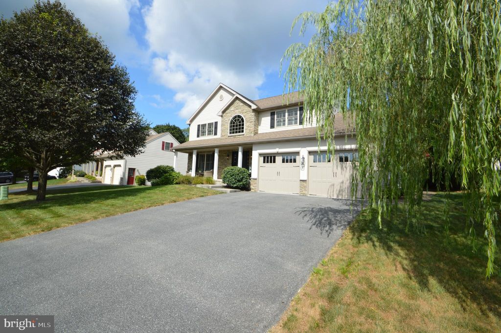 Photo of 120 Julia Lane, MANHEIM, PA 17545 (MLS # PALA2075452)