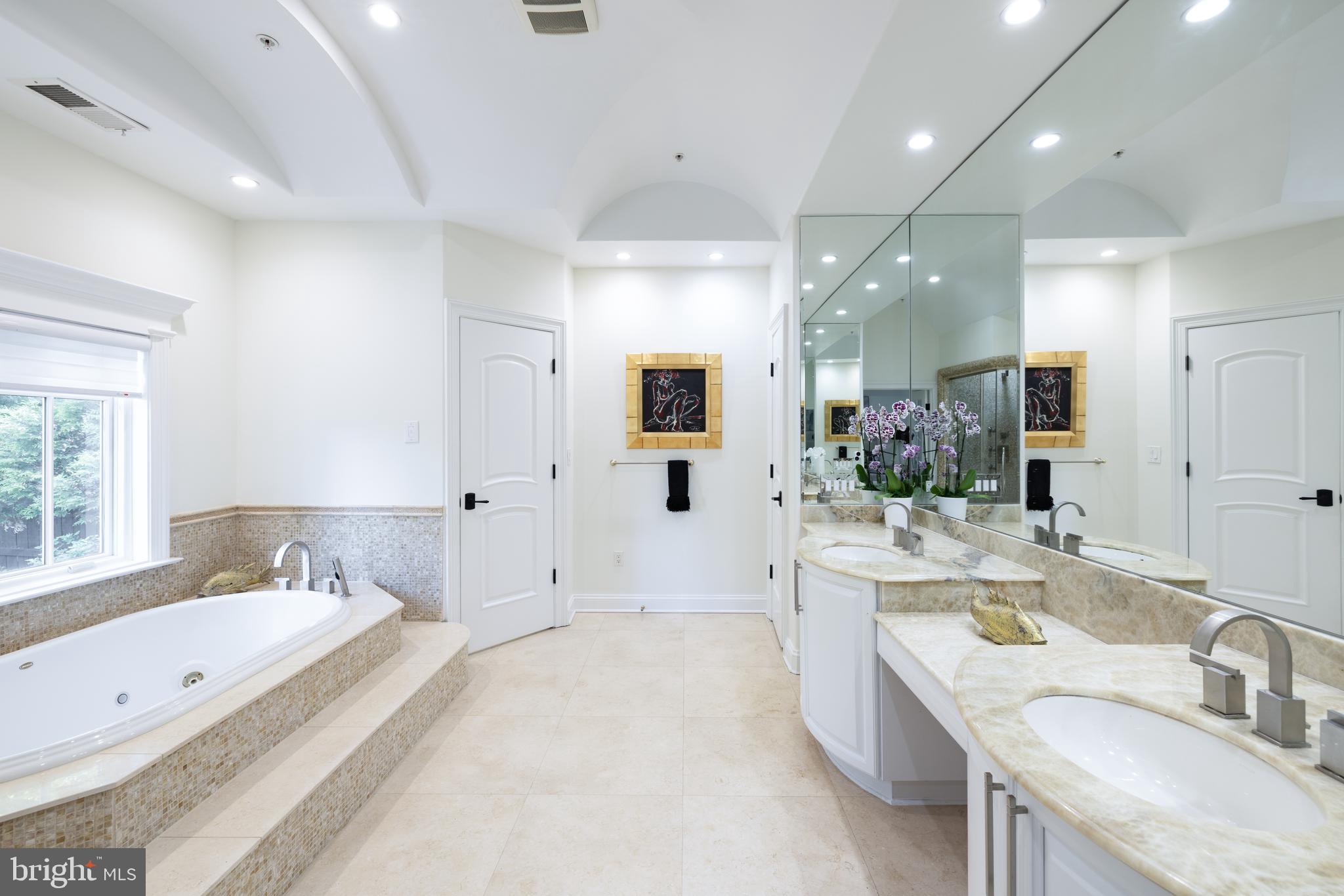 KENWOOD PARK - Residential