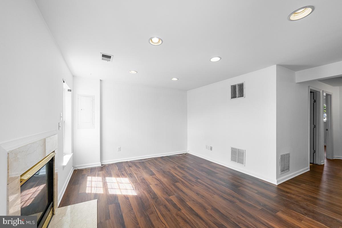 SYCAMORE HILL - Residential